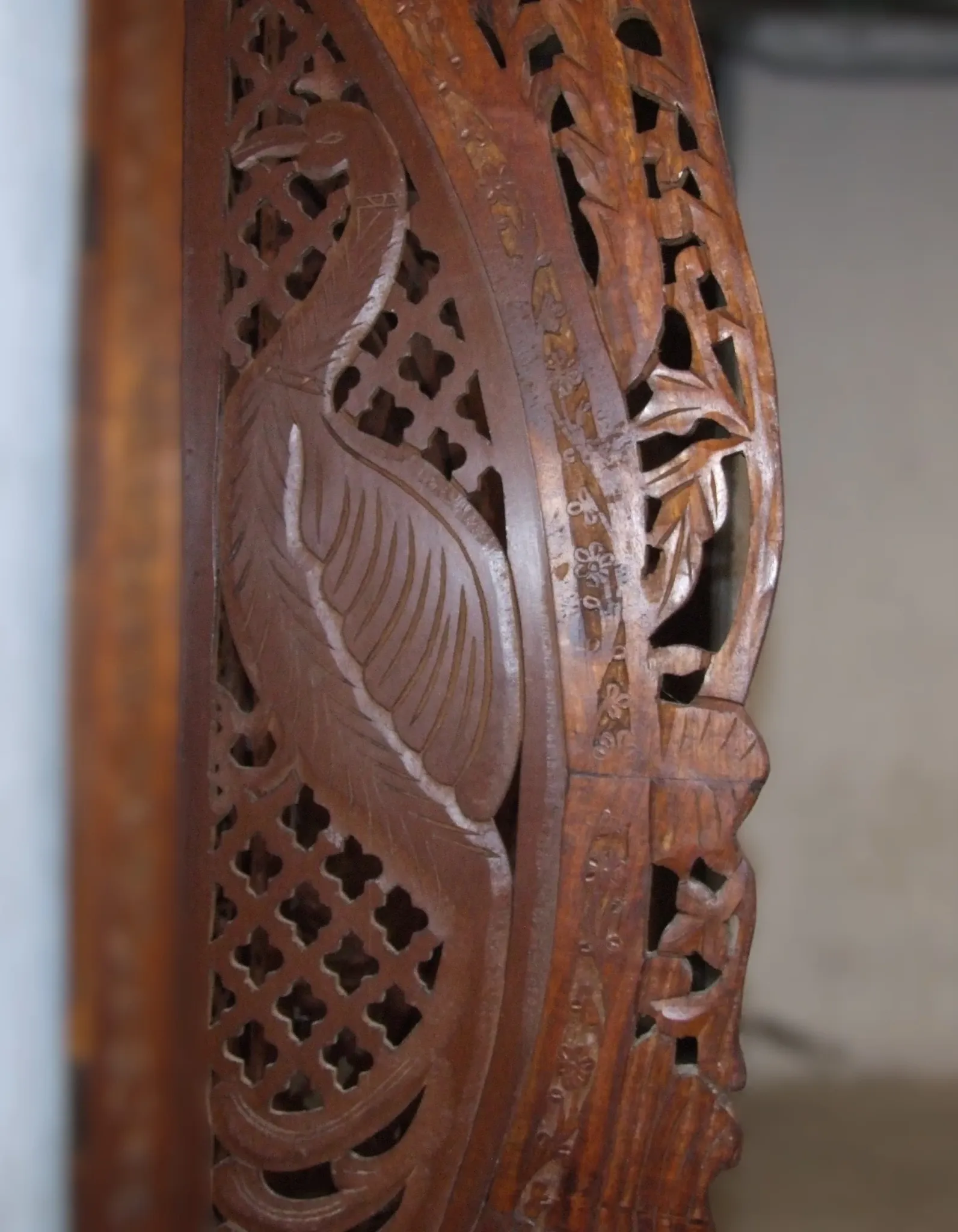 HANDCRAFTED SCREEN Carved by hand NEW