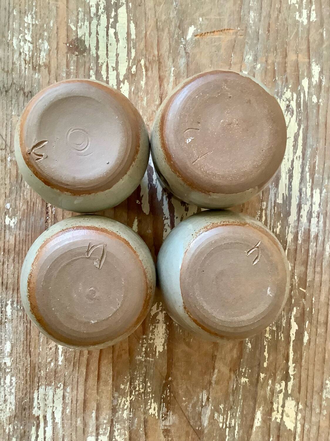 4 petites poteries assorties
