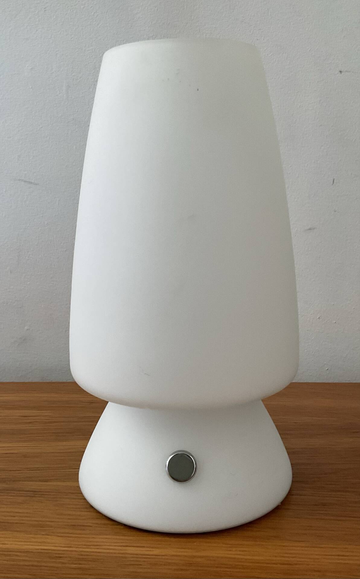 Small touch lamp in opaline from the 1980s.