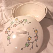Soupière en porcelaine de Gien