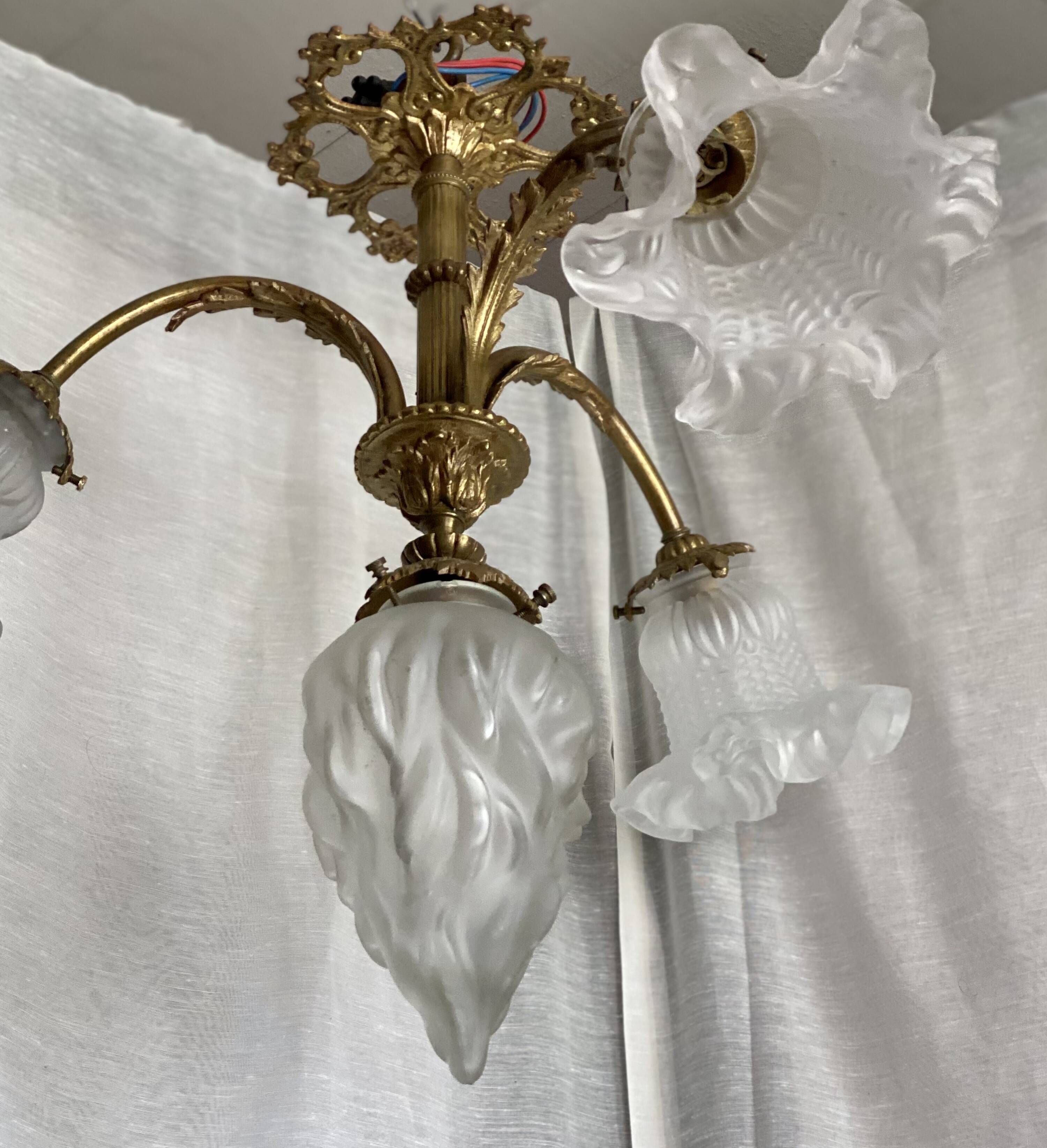 Fine gilded bronze lustre from the late 19th century.