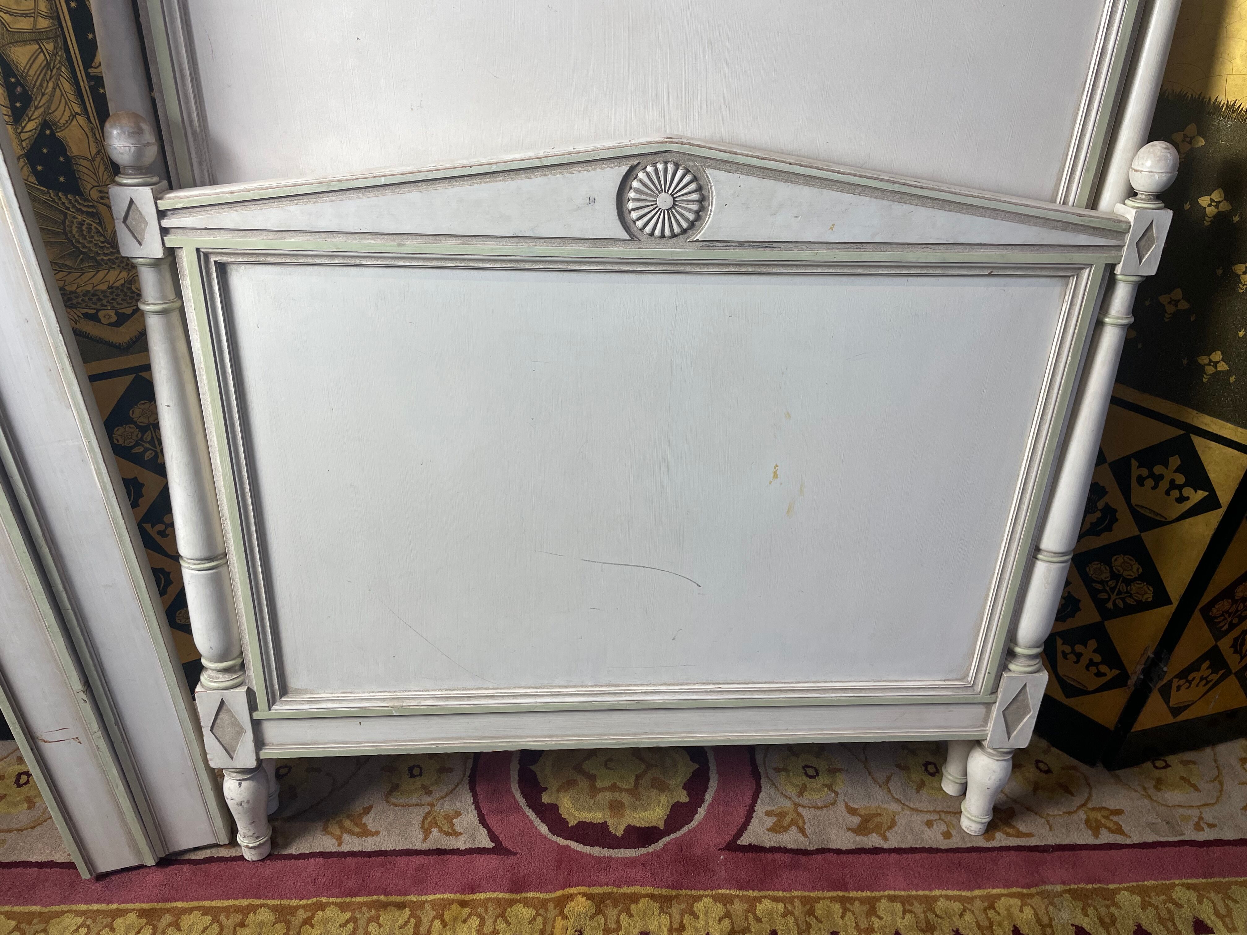 Children's bed Louis XVI style