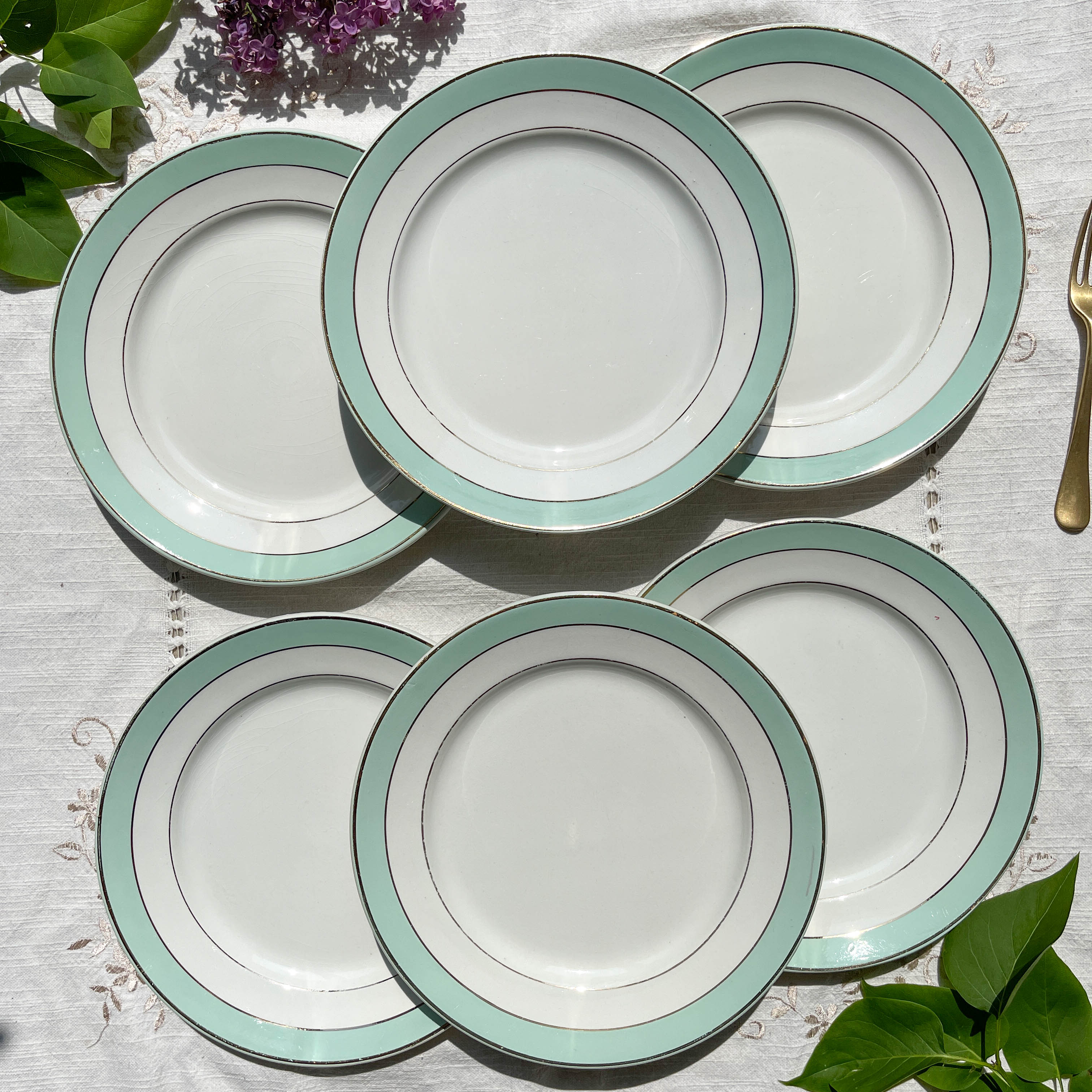 6 Badonviller flat plates in white, green and gold earthenware