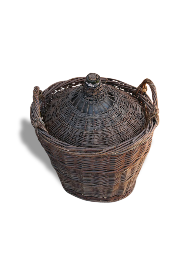 Lady jeanne surrounded by Wicker