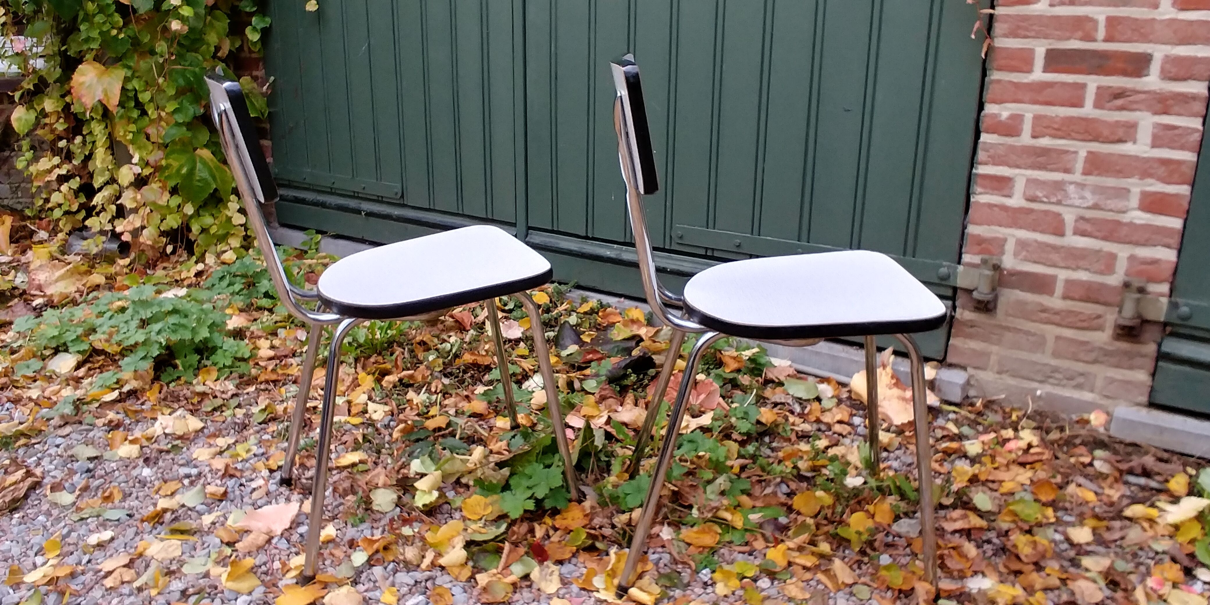 Pair of chairs in formica