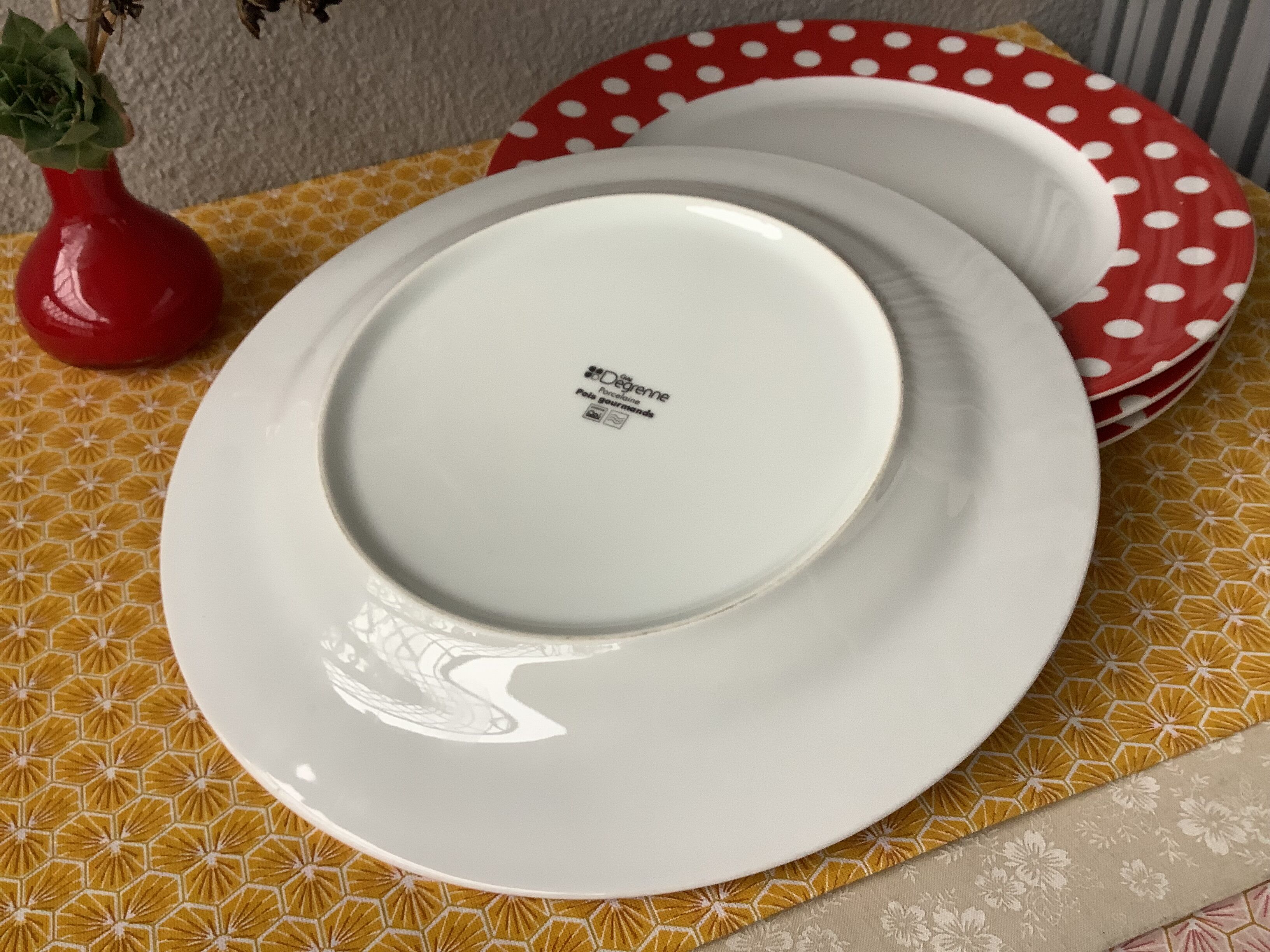 Polka dot plates Guy Degrenne