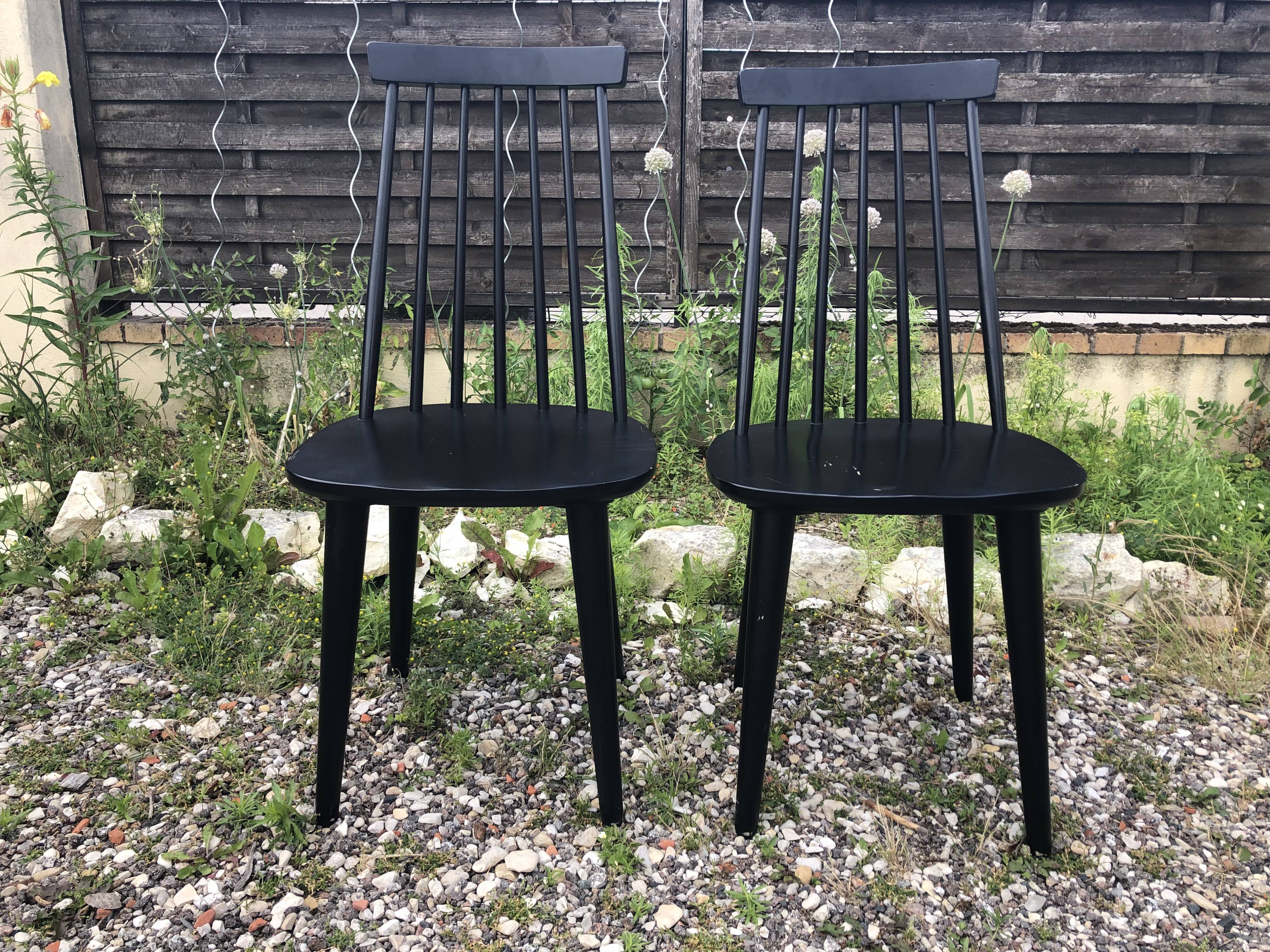 Pair chairs