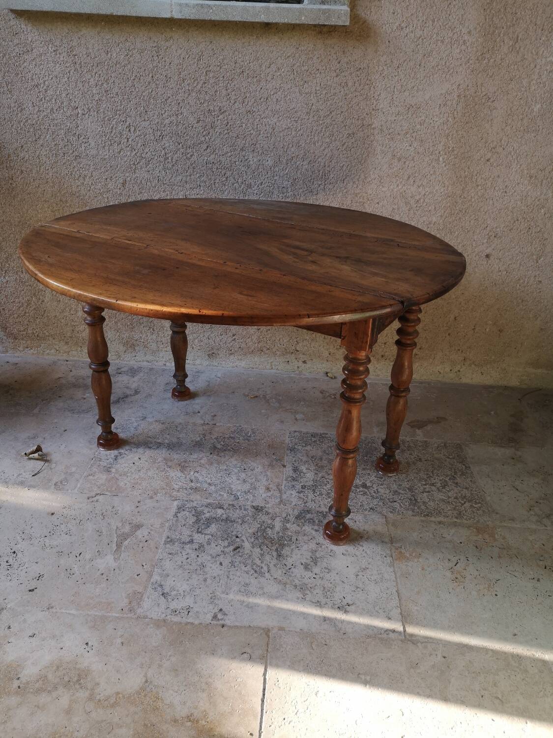 Round solid wood table 4 legs