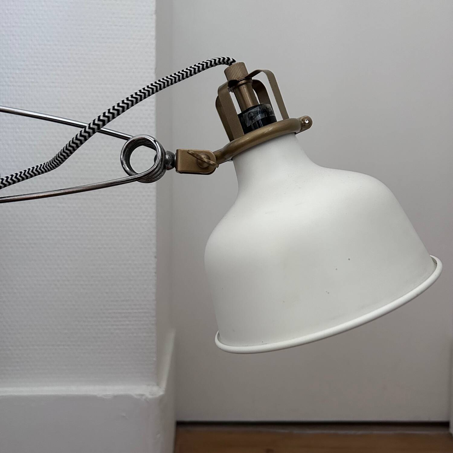 Clamp-on workshop lamp