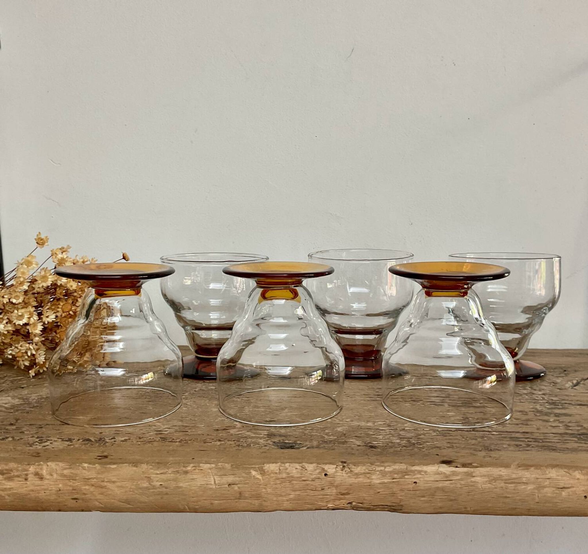 6 verres vintage aux pieds ambrés