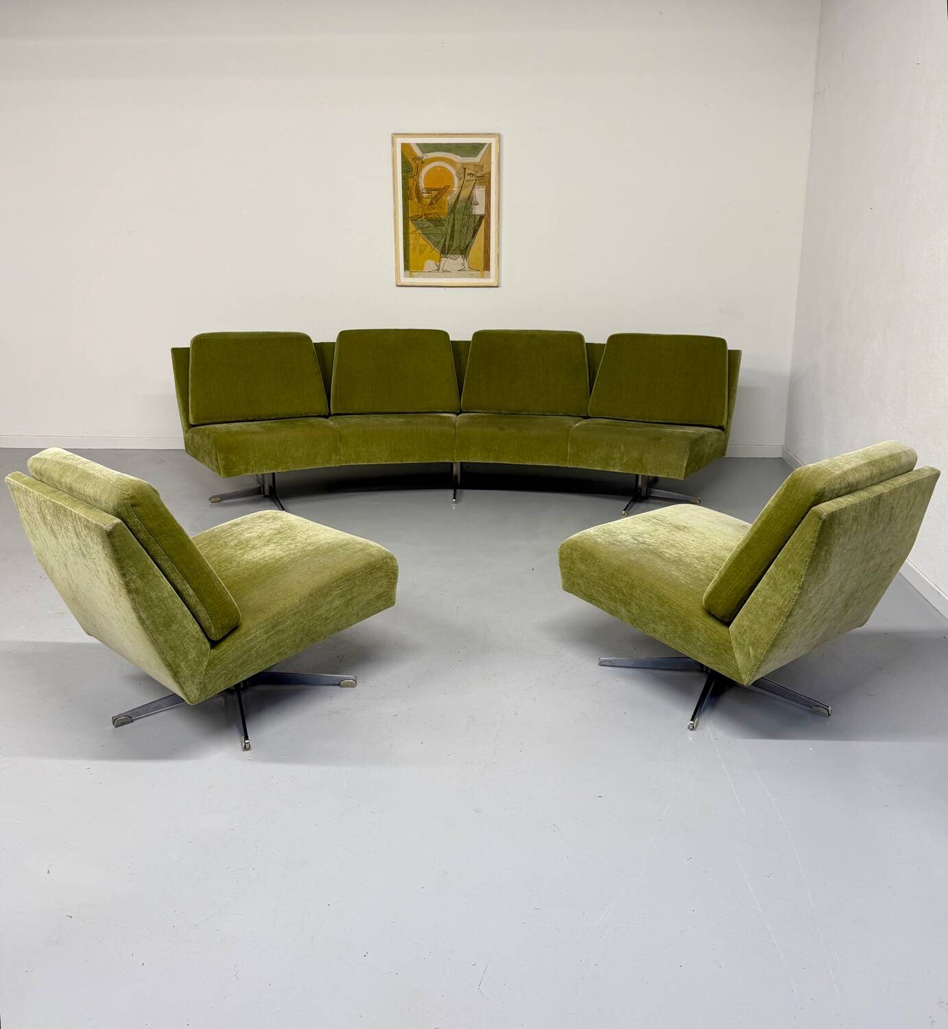 Complete living room with a sofa and 2 Italian design armchairs from the 70s, vintage.