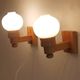 Paire d'applique scandinave en bois et verre opalin