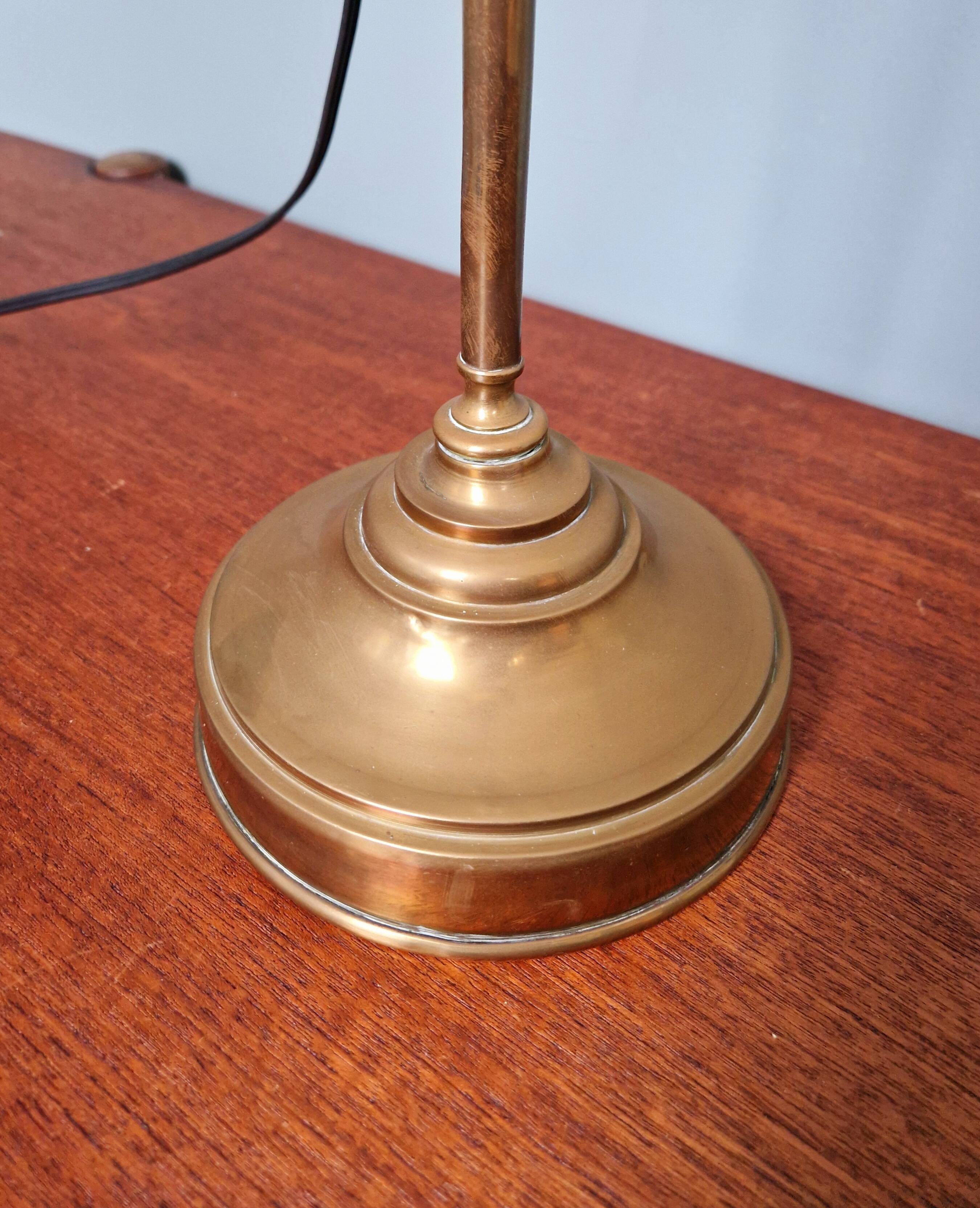 Art Deco brass and glass desk lamp signed "Frères Muller", 1920s