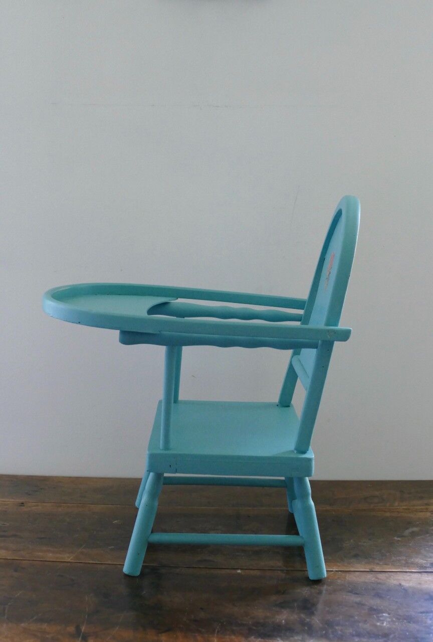 Doll chair