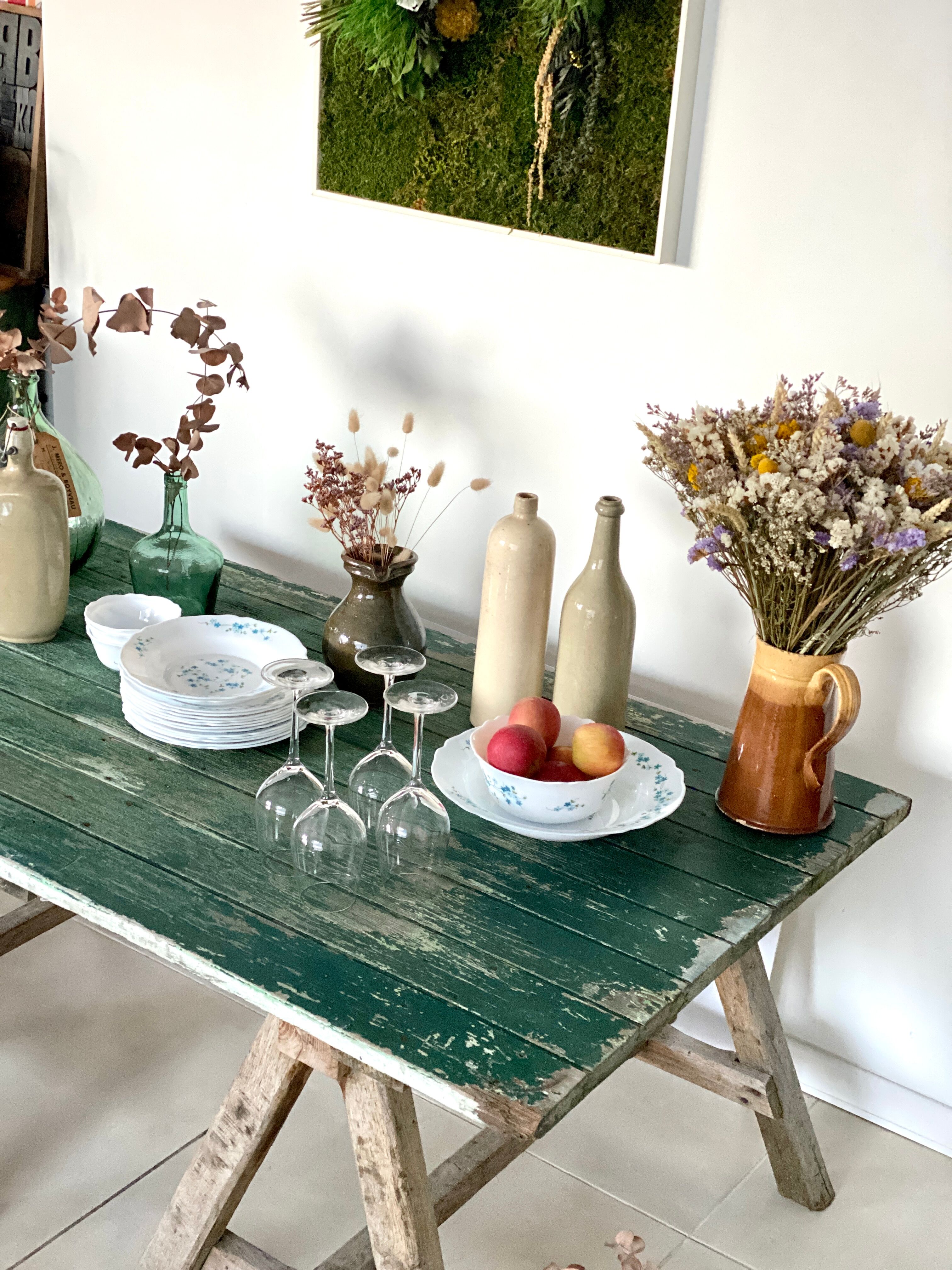 Table basse sur tréteaux anciens en bois
