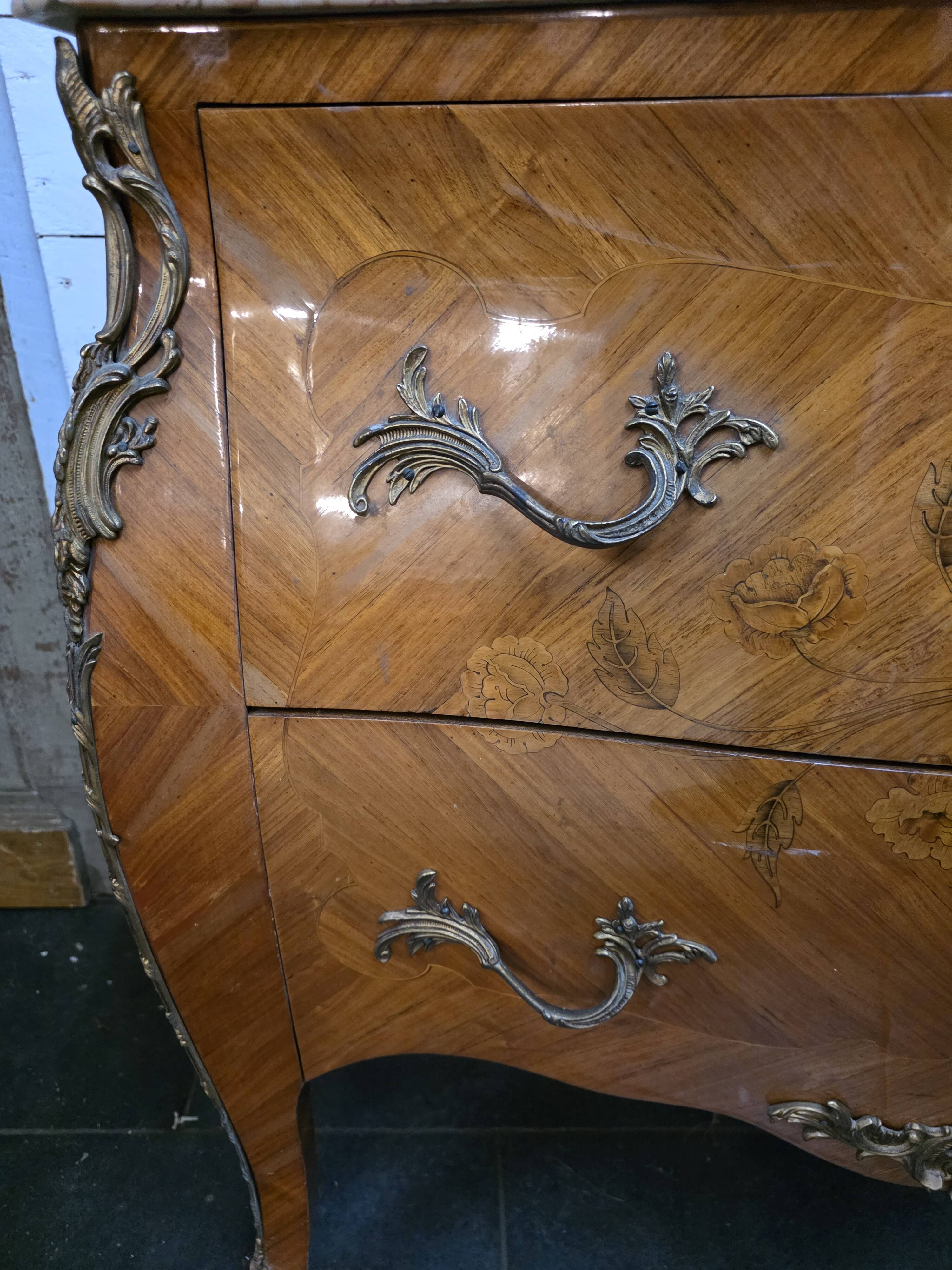 Louis XV style curved chest of drawers in marquetry