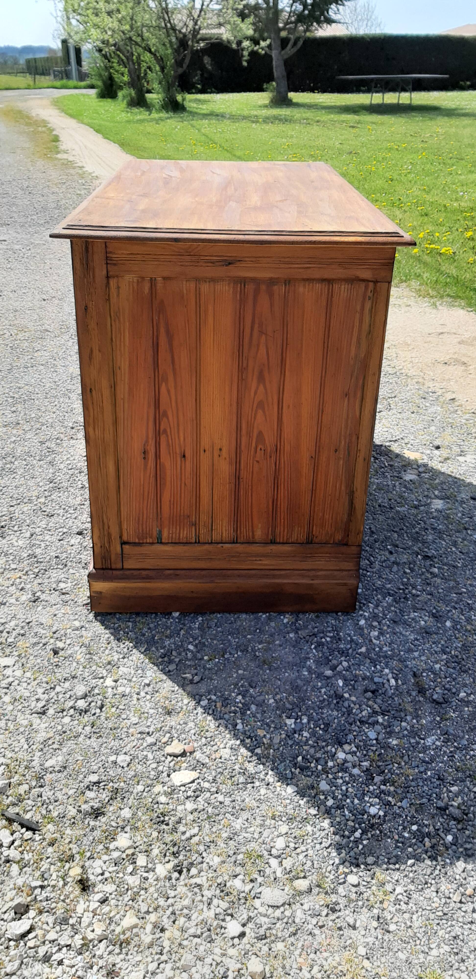 Pine store box counter