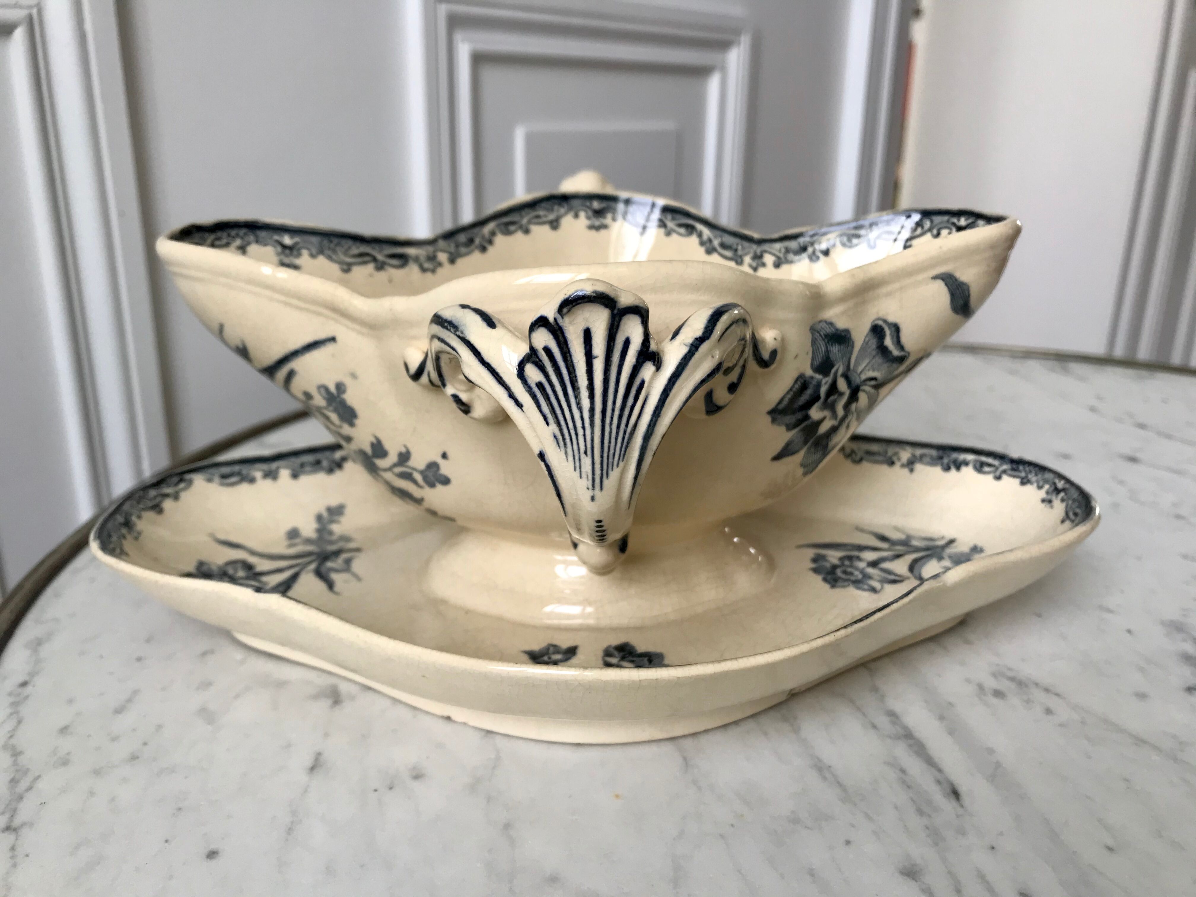 Gravy boat Terre de Fer Sarreguemines late nineteenth century