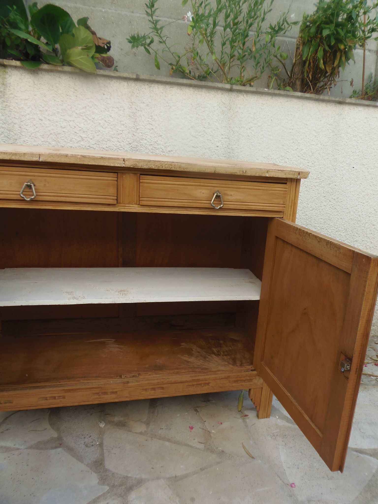 Art Deco buffet in natural wood, authentic charm.