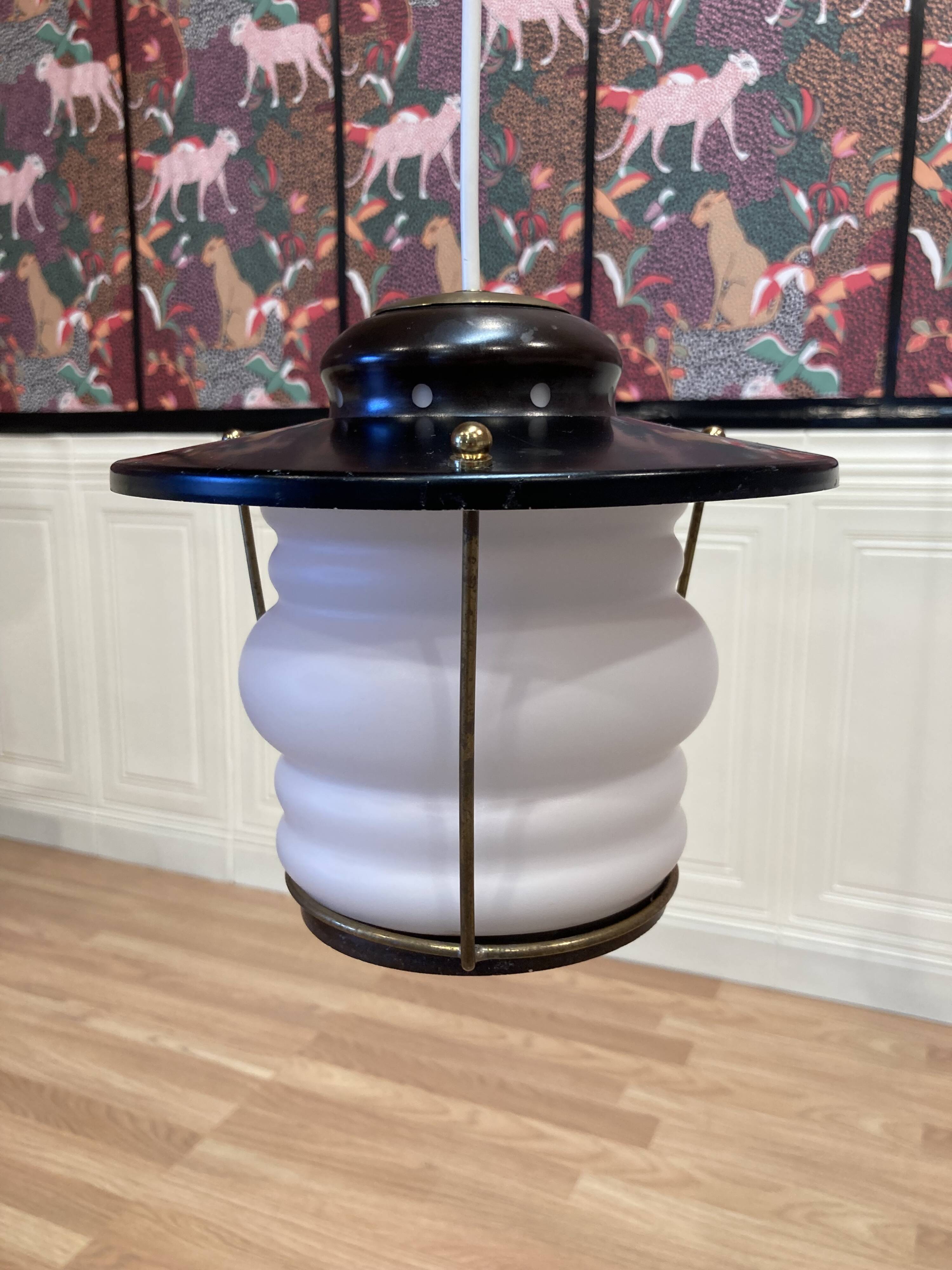 Opaline suspension in Scandinavian design from the 1950s.