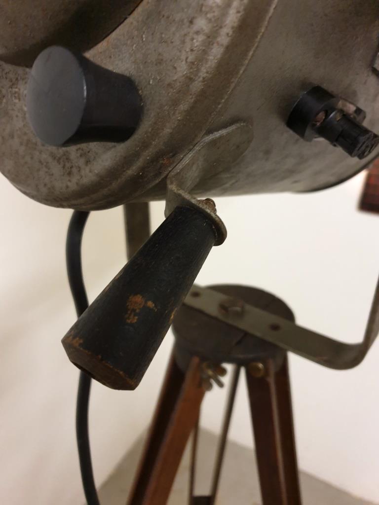 Cremer AE Paris projector