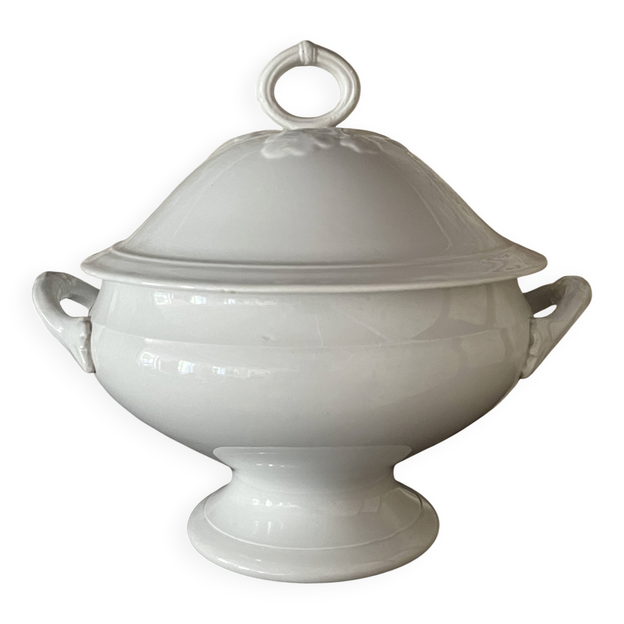 White porcelain soup tureen - Moulin des Loups