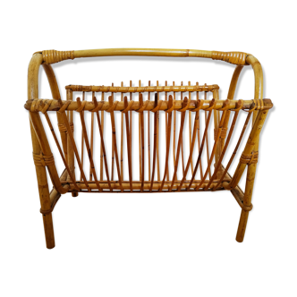 Magazine holder in rattan