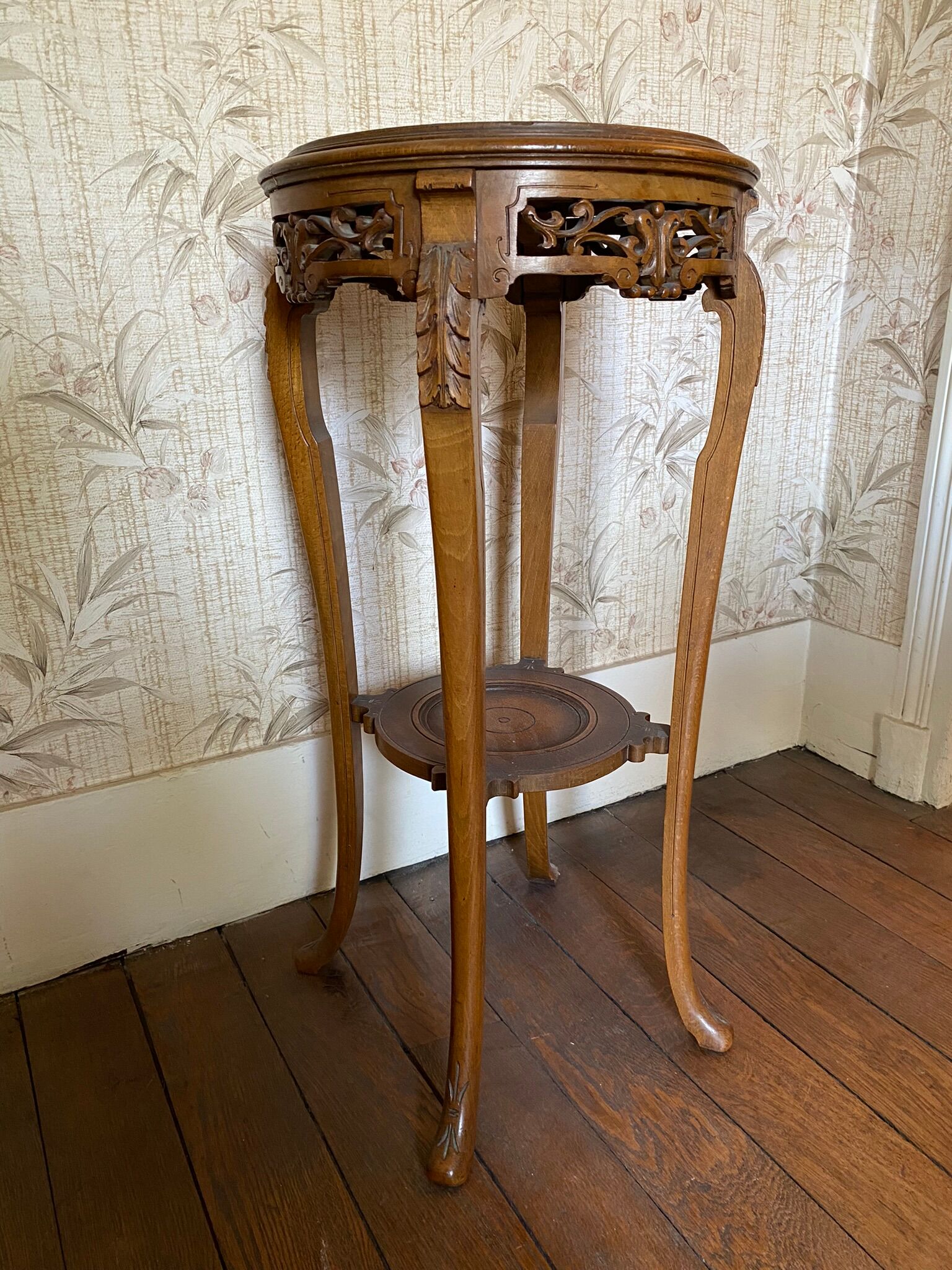 Fifth wheel / Carved wooden plant door with double top - brown marble around 1900
