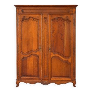 Linen cupboard in Louis XV style with carved wood, interior drawer.