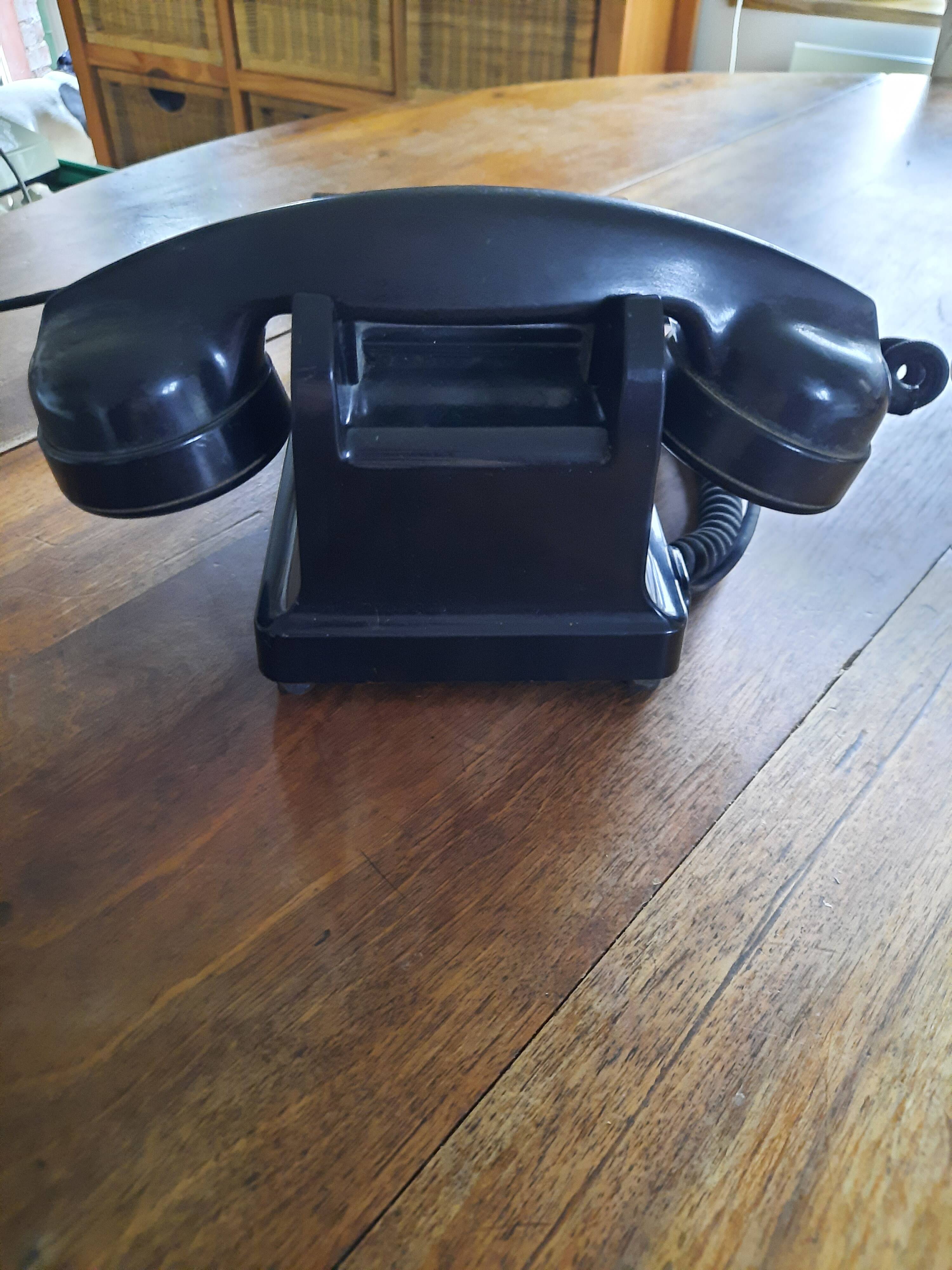 U43 bakelite vintage phone