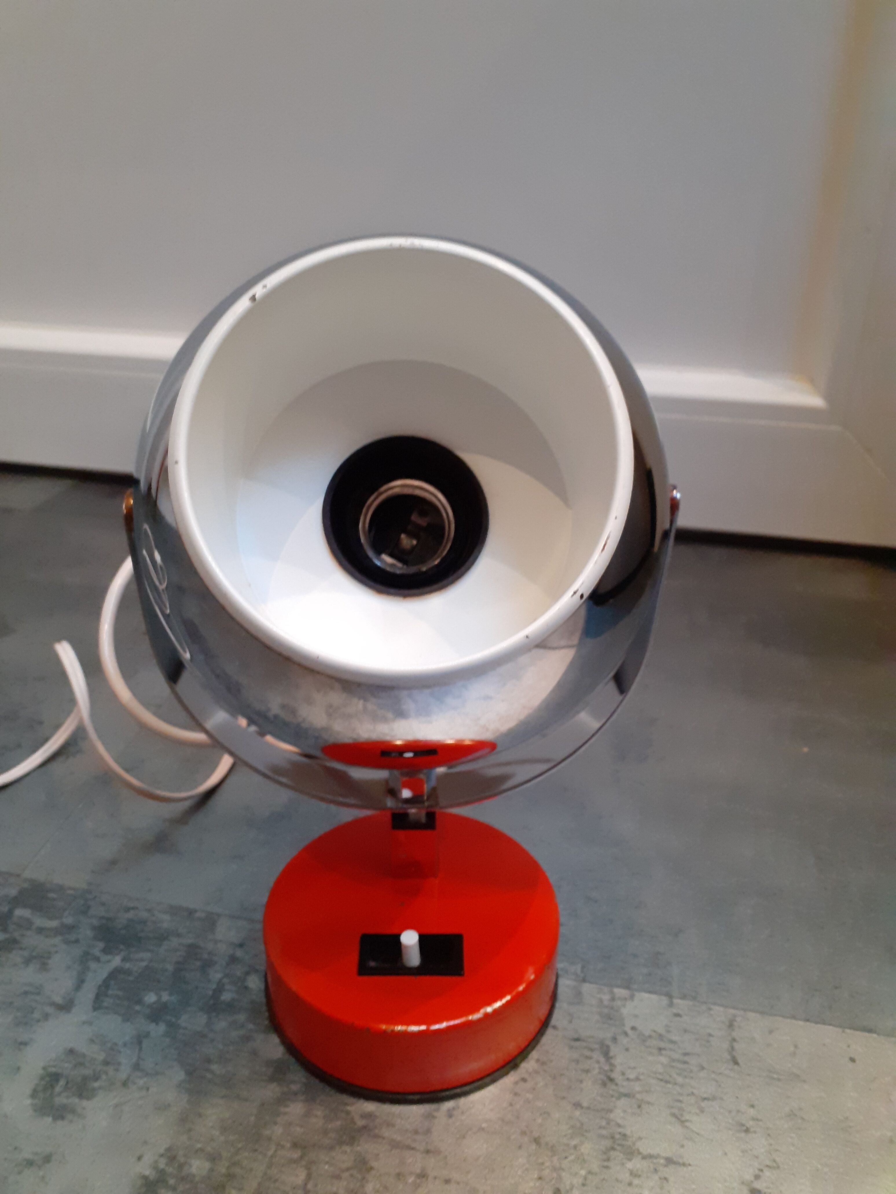 Eyeball 70's lamp to lay