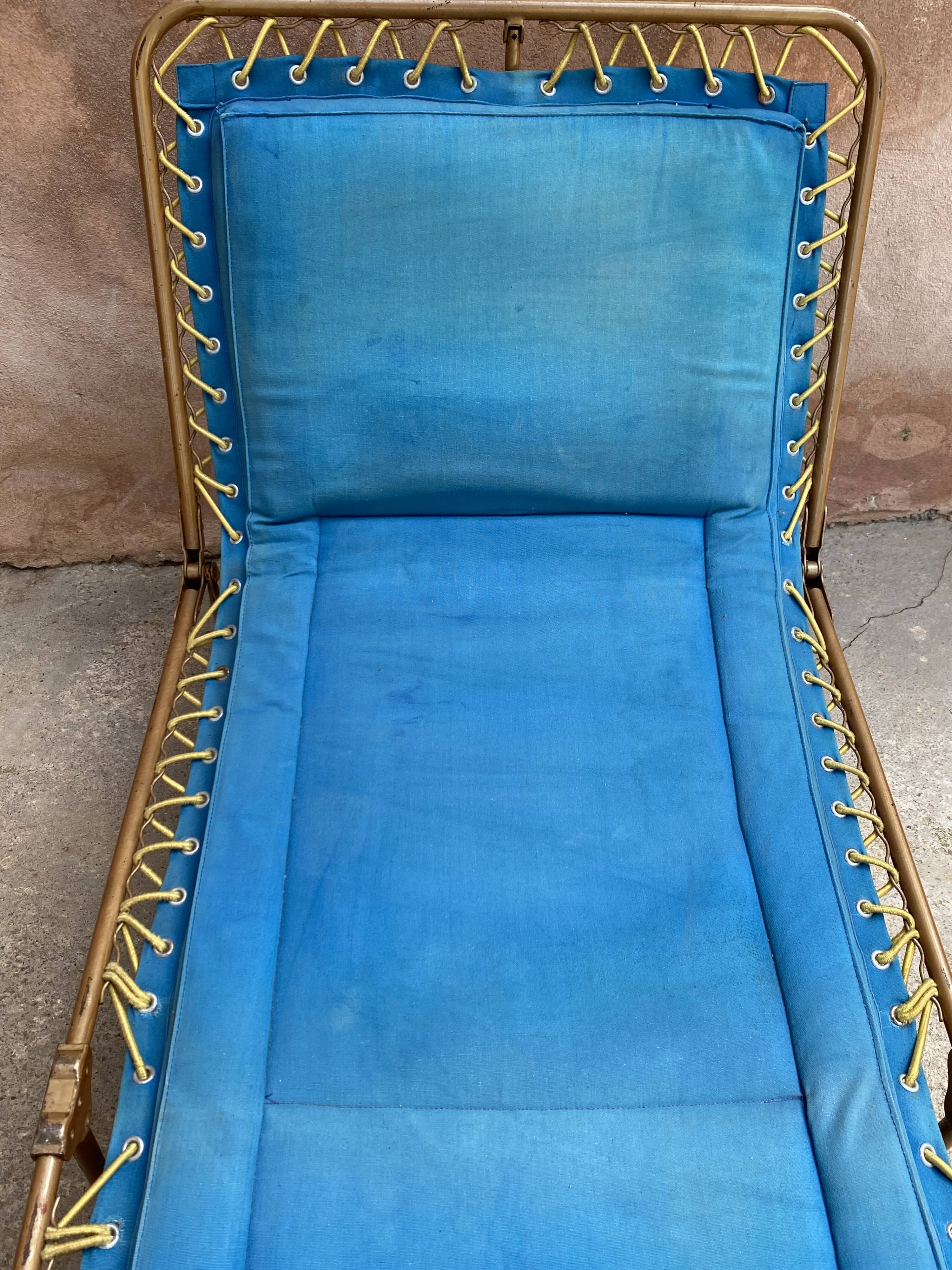 Camp bed or folding deckchair