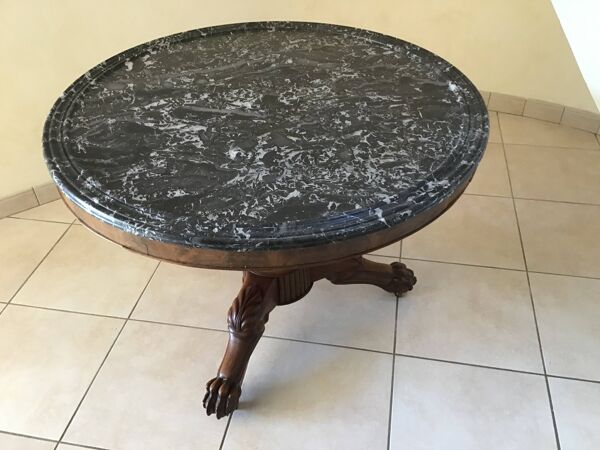 Guéridon en bois en marbre, pieds pattes de lions