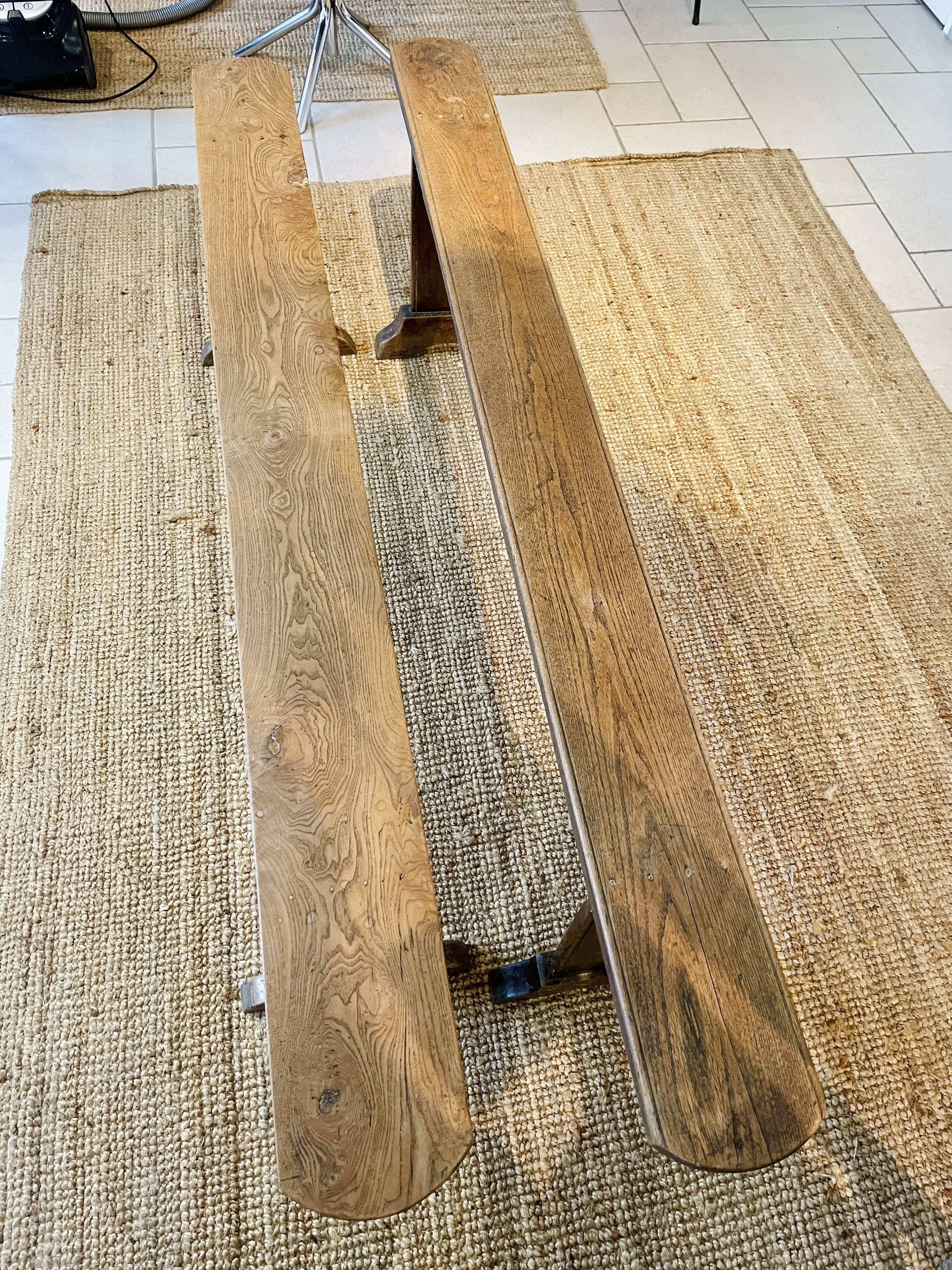 Lot de deux bancs de ferme