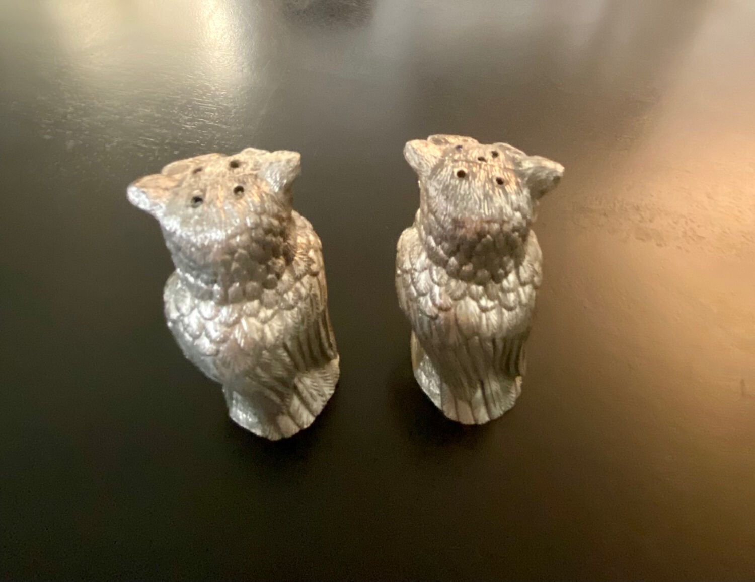 Duo of salt shaker and pepper owl shape in metal