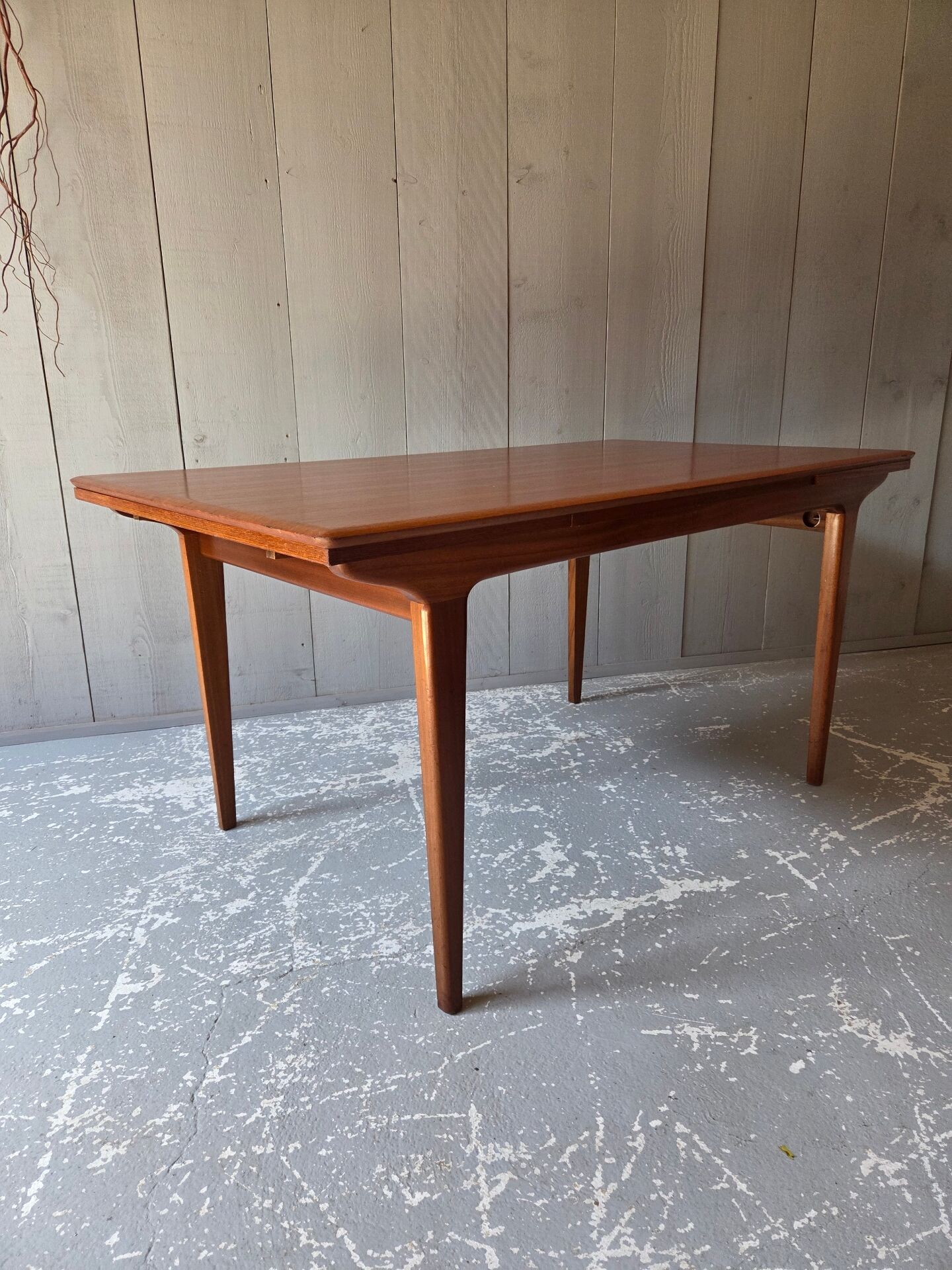 Scandinavian table