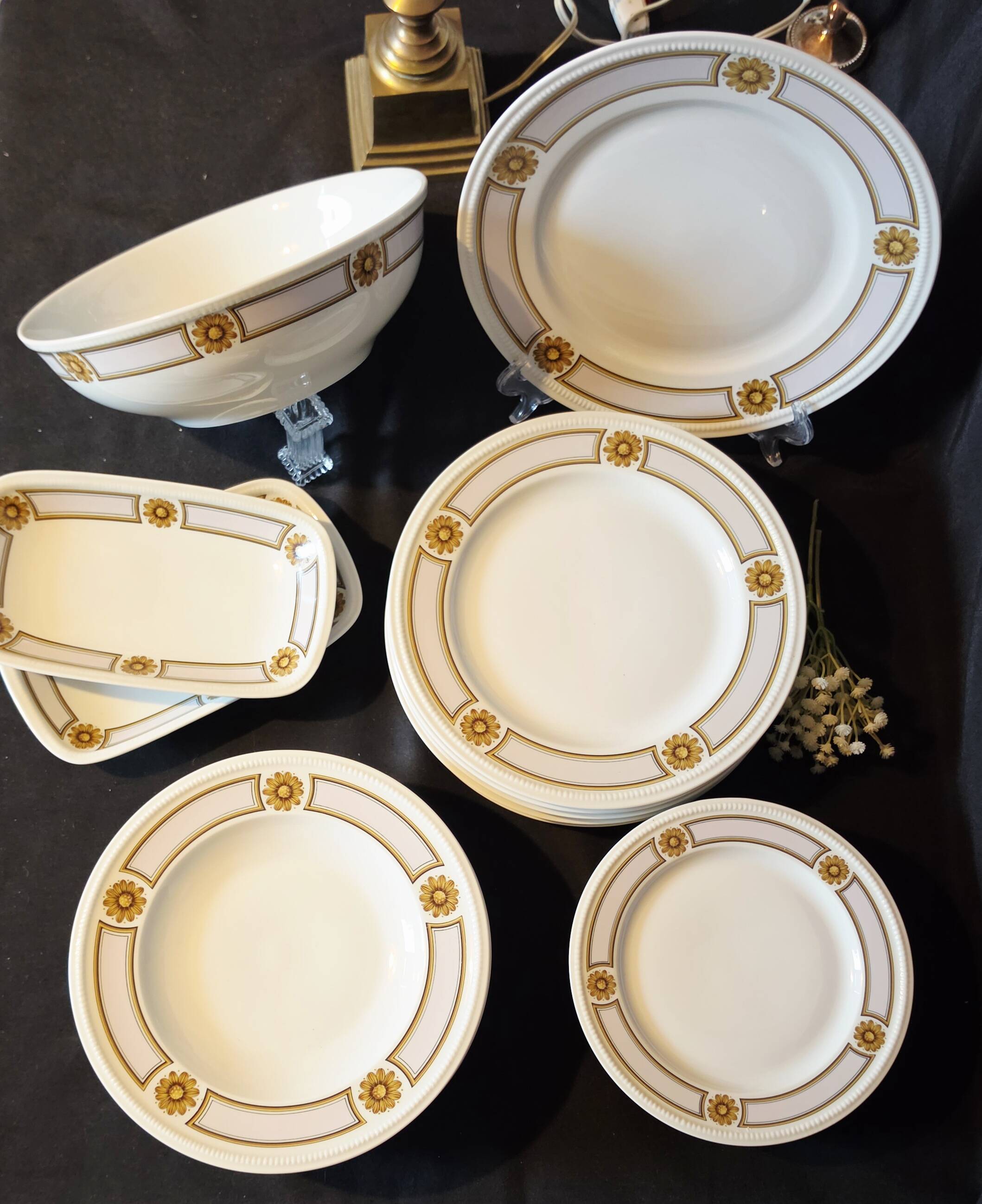 Limoges porcelain table service by Bernardaud, model "Trianon", 2