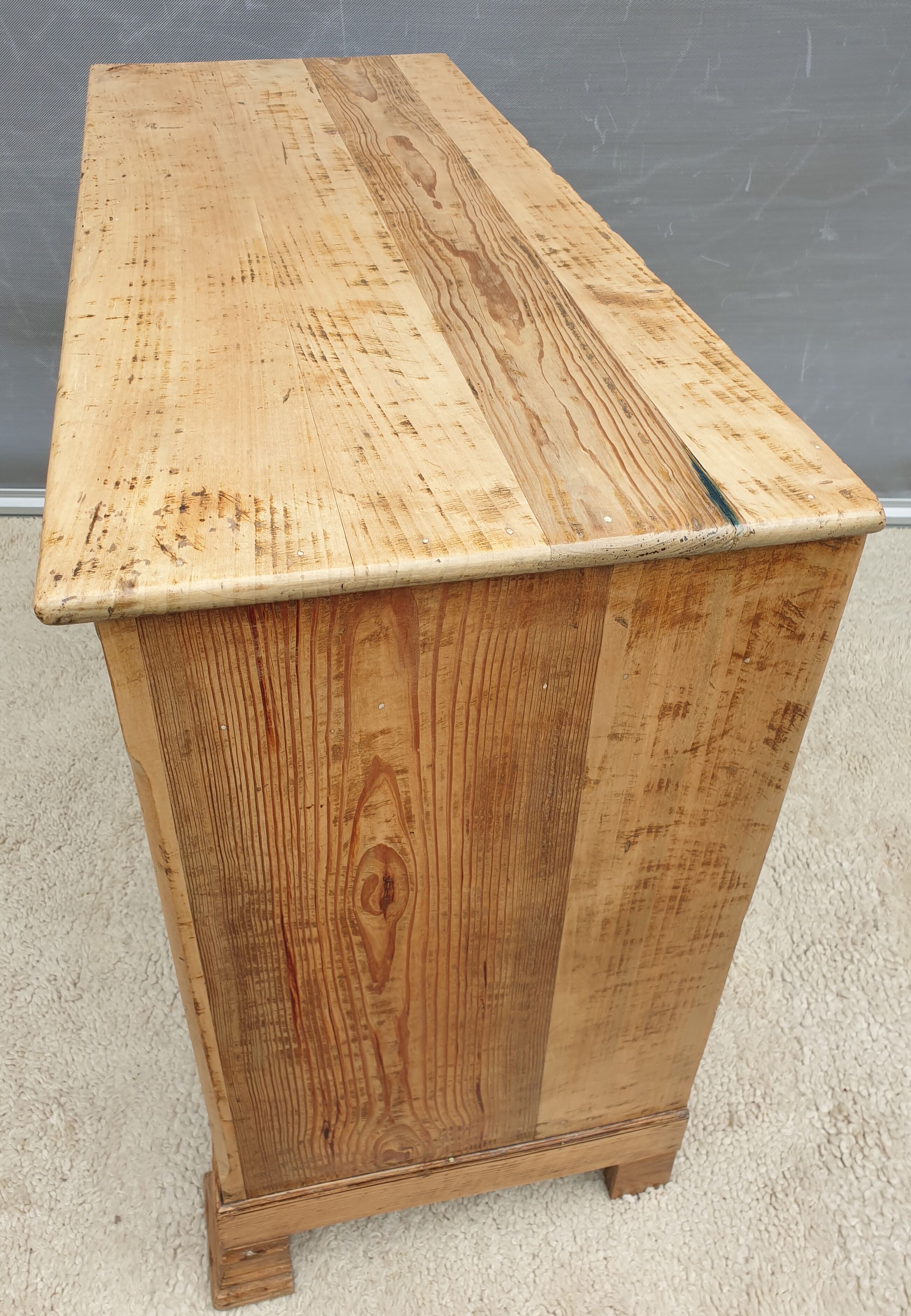 French countryside buffet serving Orme and Pitchpin XIXe