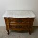 Commode sauteuse en merisier de la fin du  XVIII ème