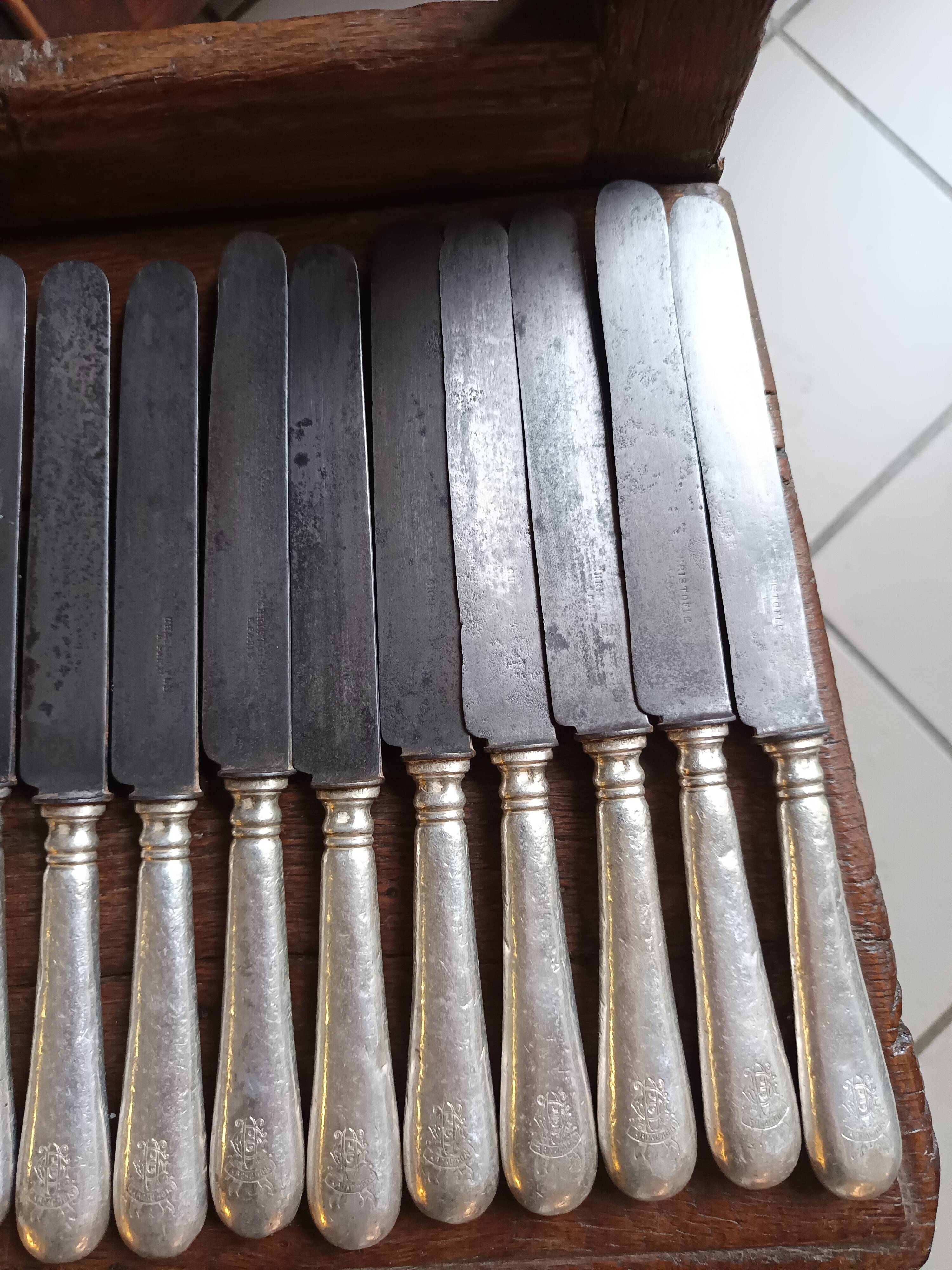 12 large silver-plated metal knives by Christofle 1860 monogrammed Palace Arcachon