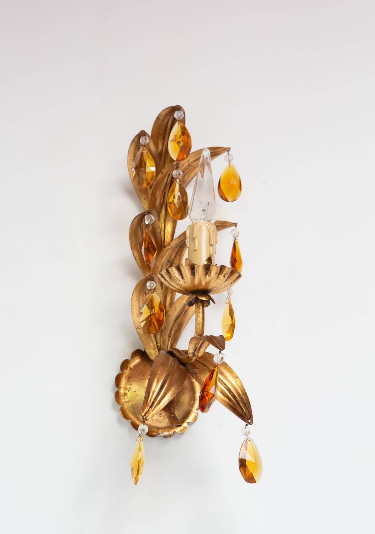 Applique italienne vintage en métal doré avec des pampilles ambre