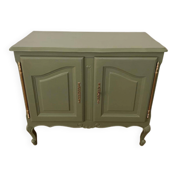 Buffet style Louis XV — vert sauge, laiton, pieds cabriole