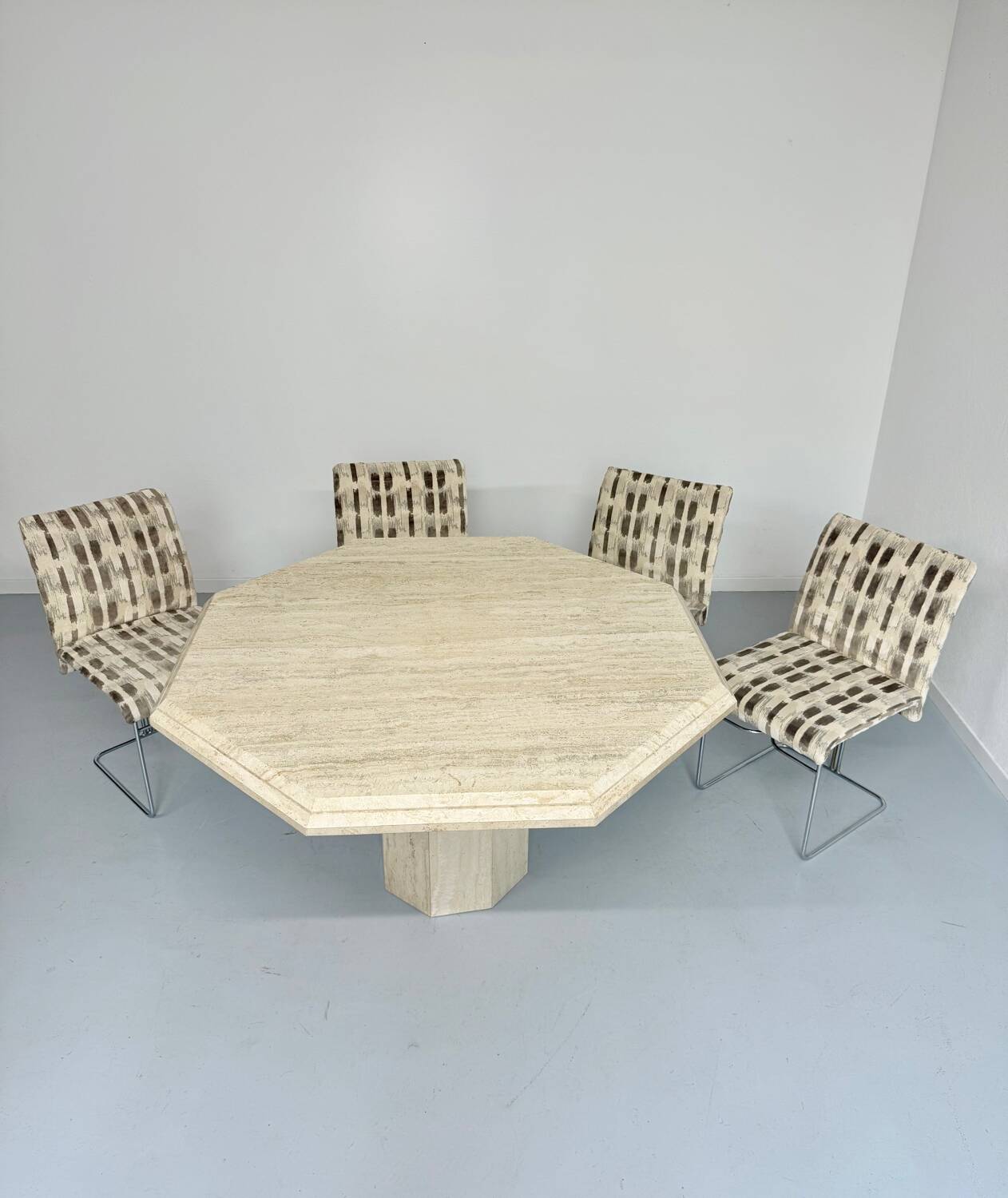 Table de repas en travertin épais design italien des années 70 vintage