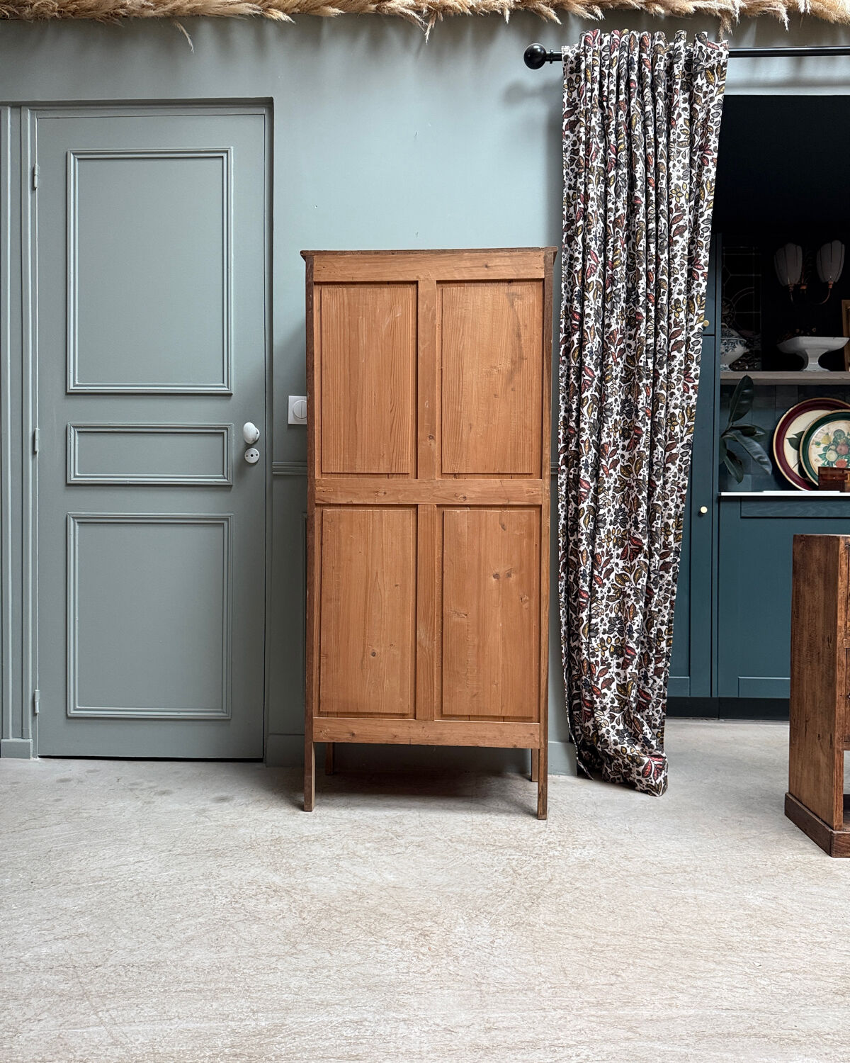 Parisian display cabinet in oak (renovated)