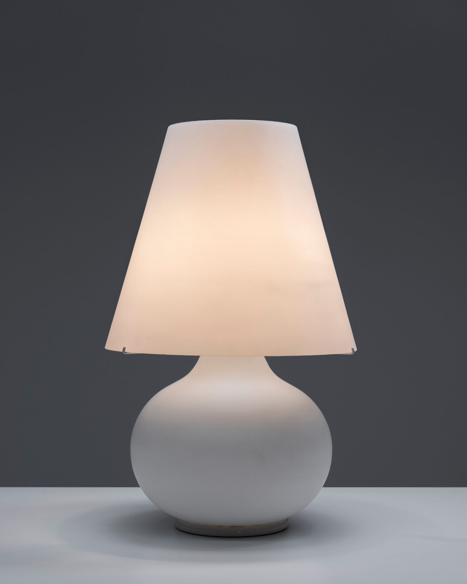 Lamp in white glass