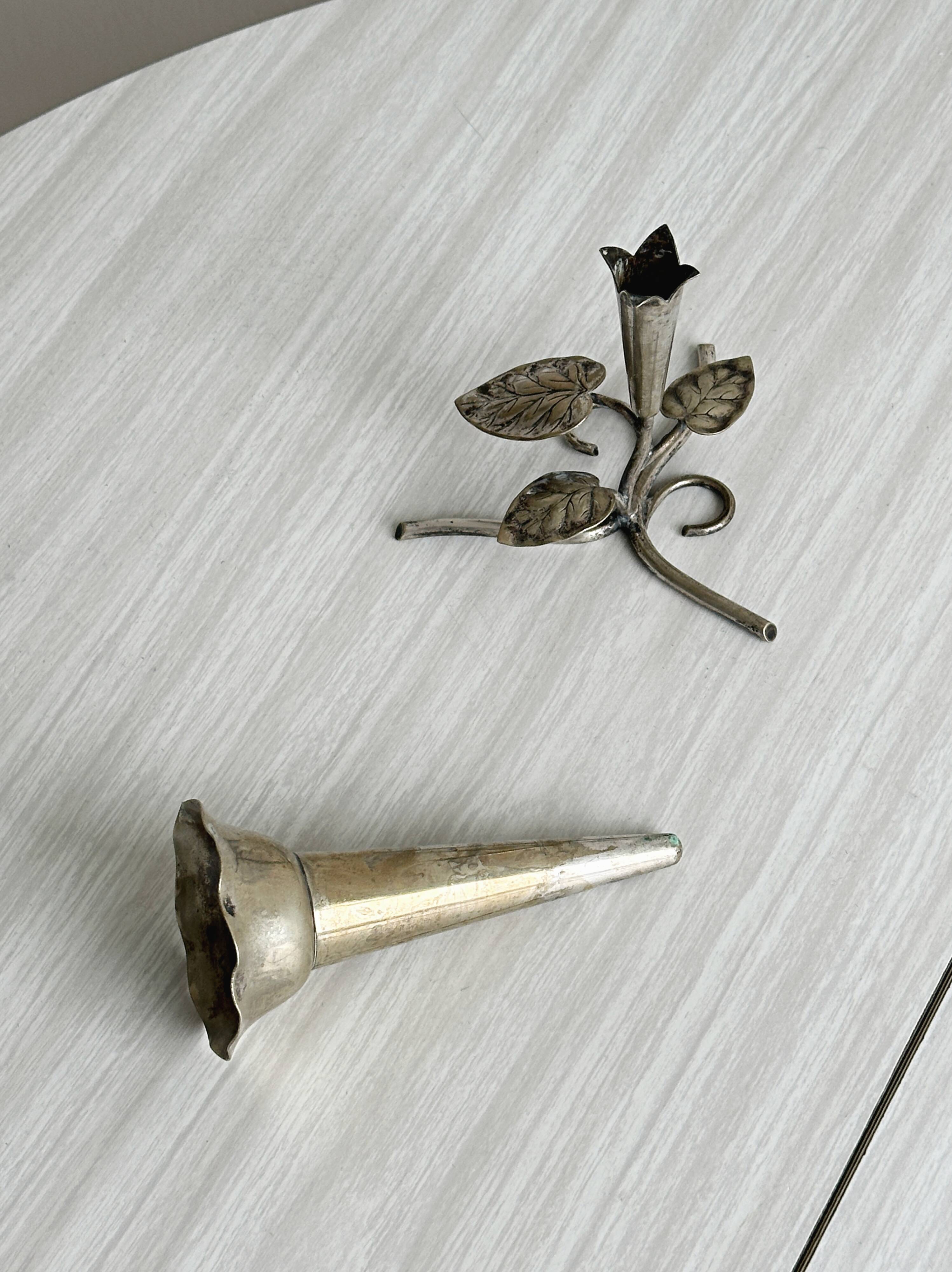 Small vintage metal soliflore vase, very lightweight.