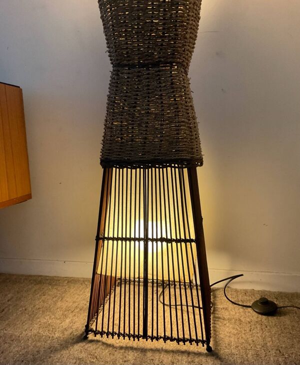 Lampadaire vintage en rotin et raphia