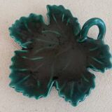 Vintage pocket empty vine leaf shape
