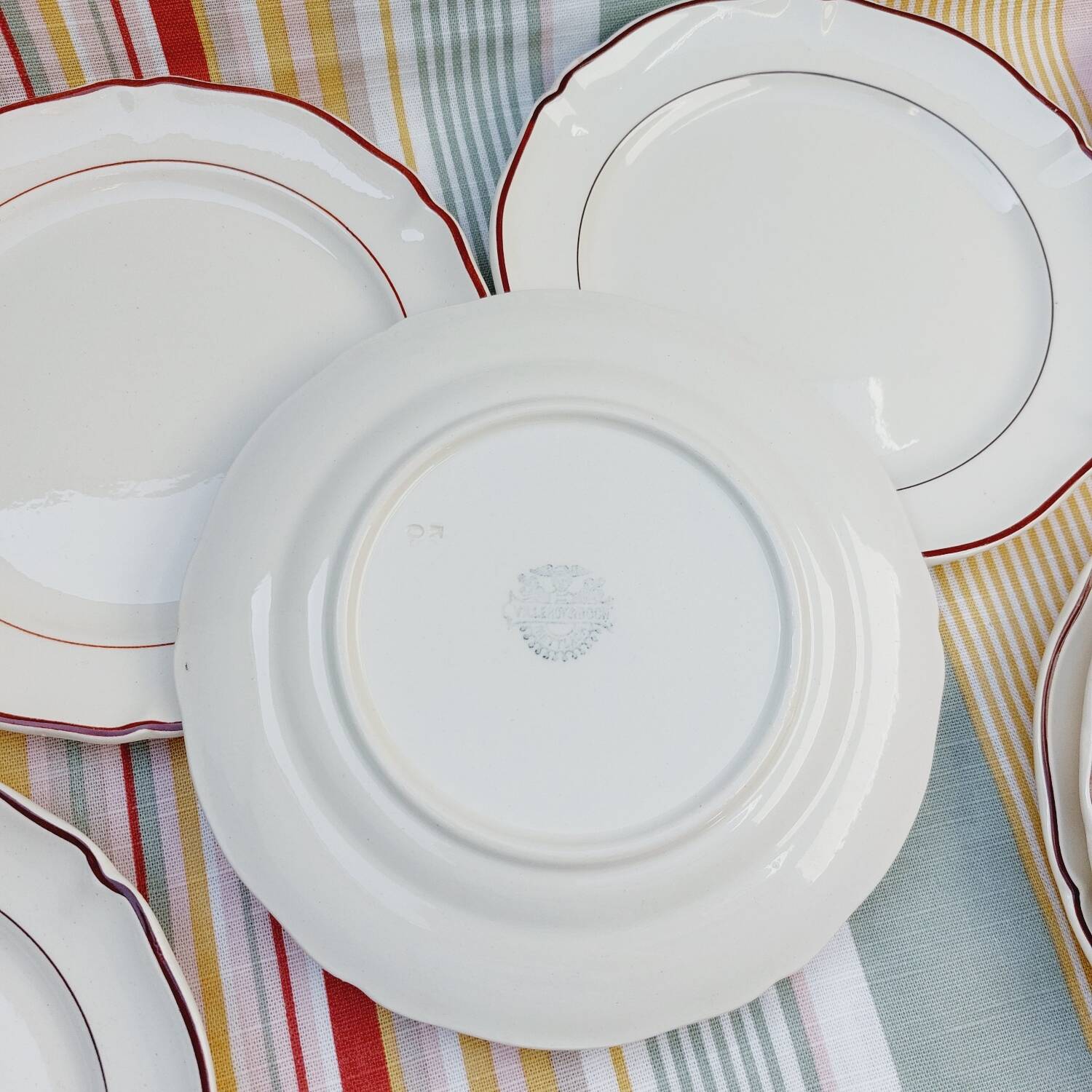 Villeroy & Boch Scalloped Brown Dessert Plates