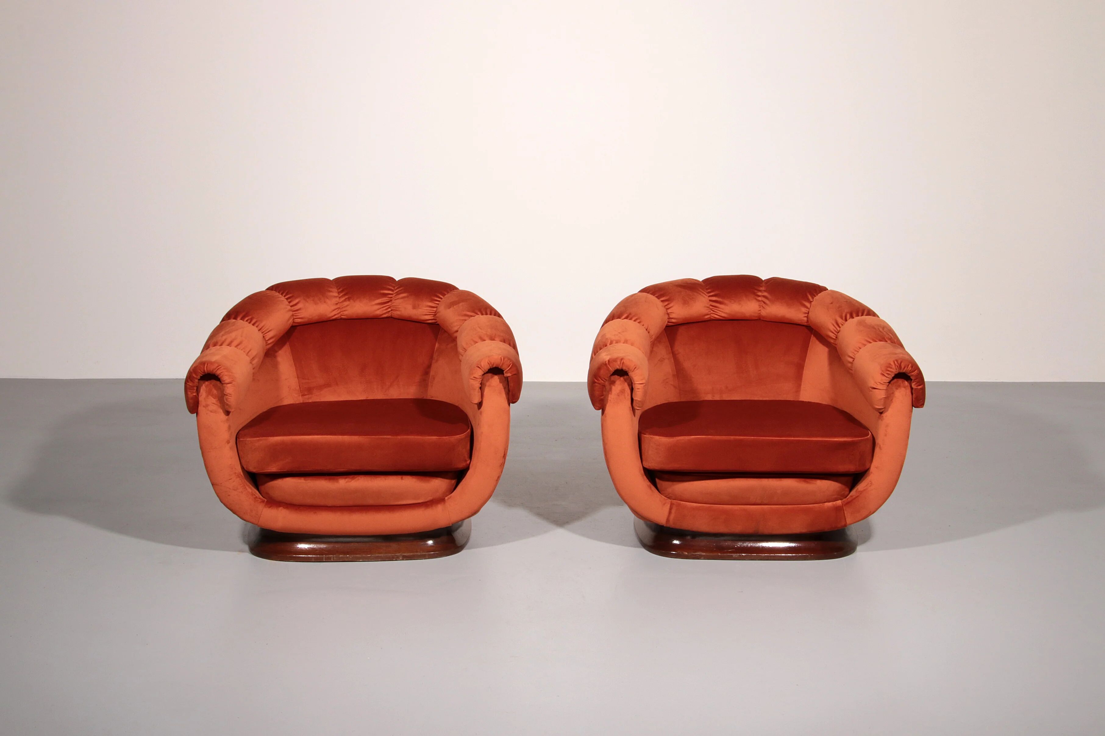 Chaises longues italiennes des années 1950 en velours cuivré orange.